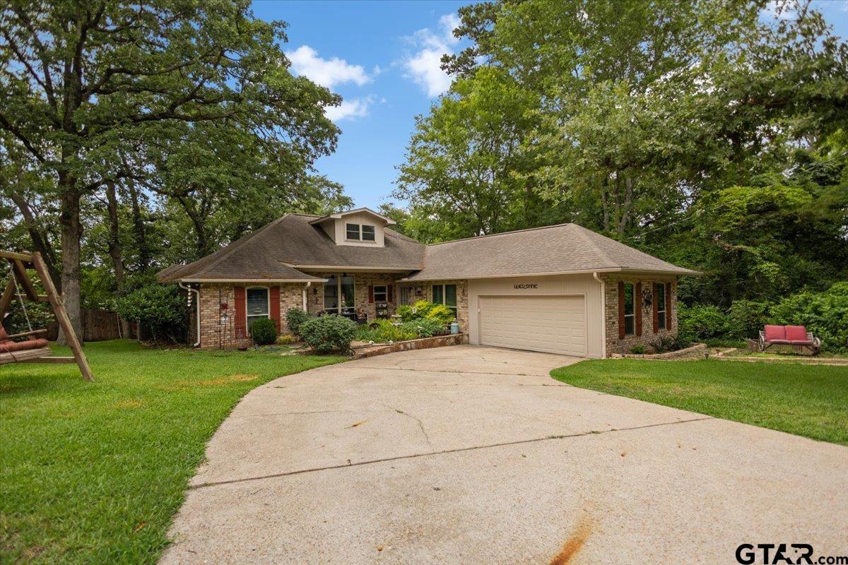 226 PINEWOOD LN