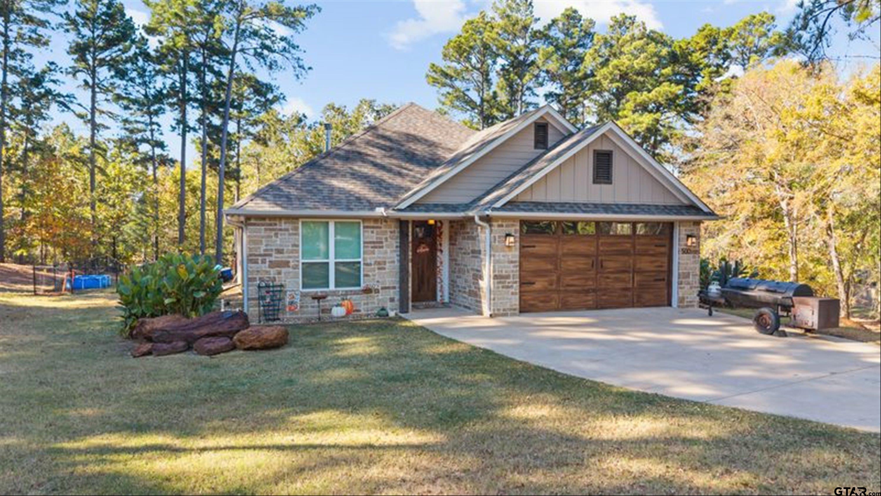 500 Private Road 8454