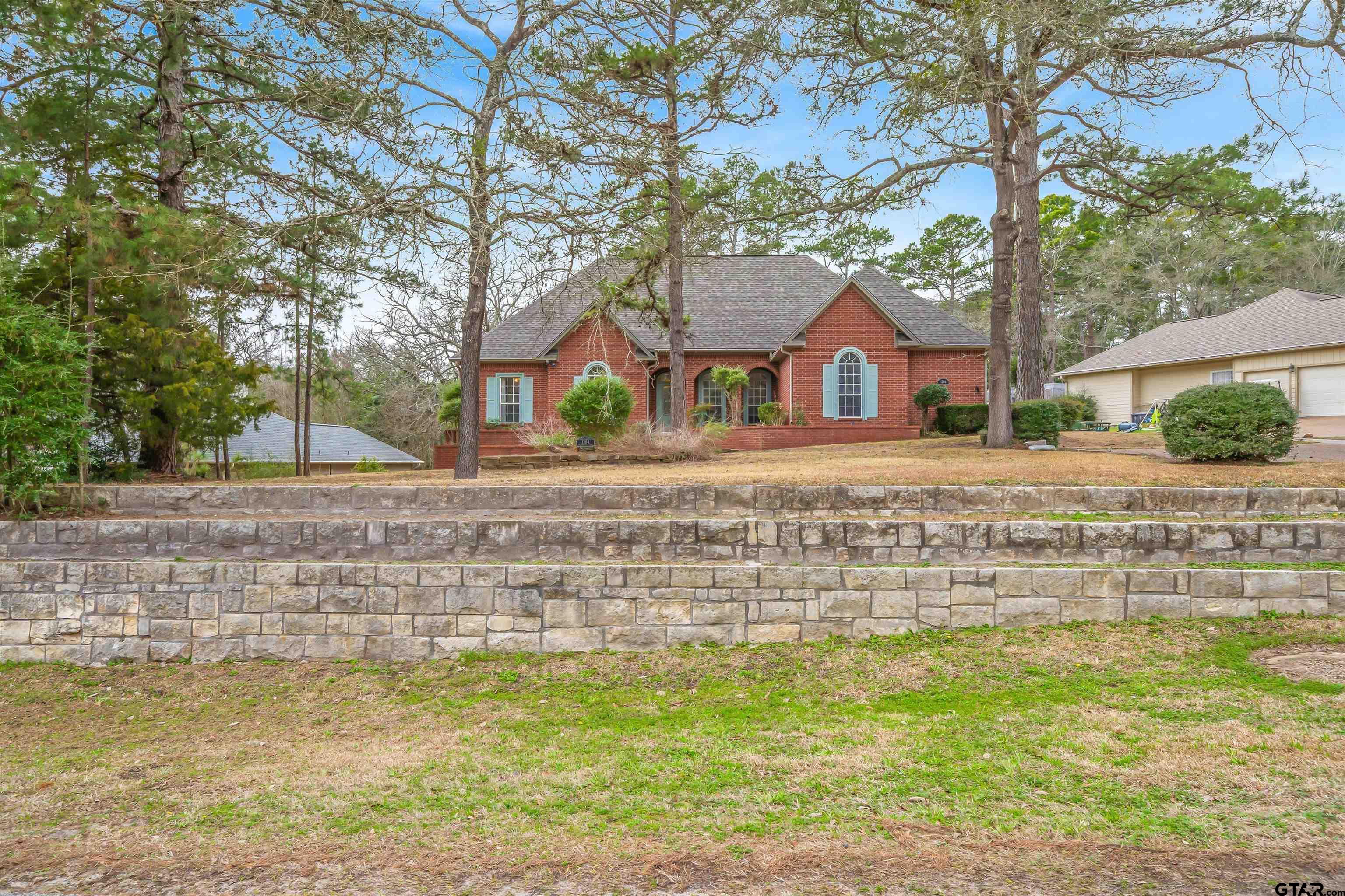 1304 Greenbriar Trail