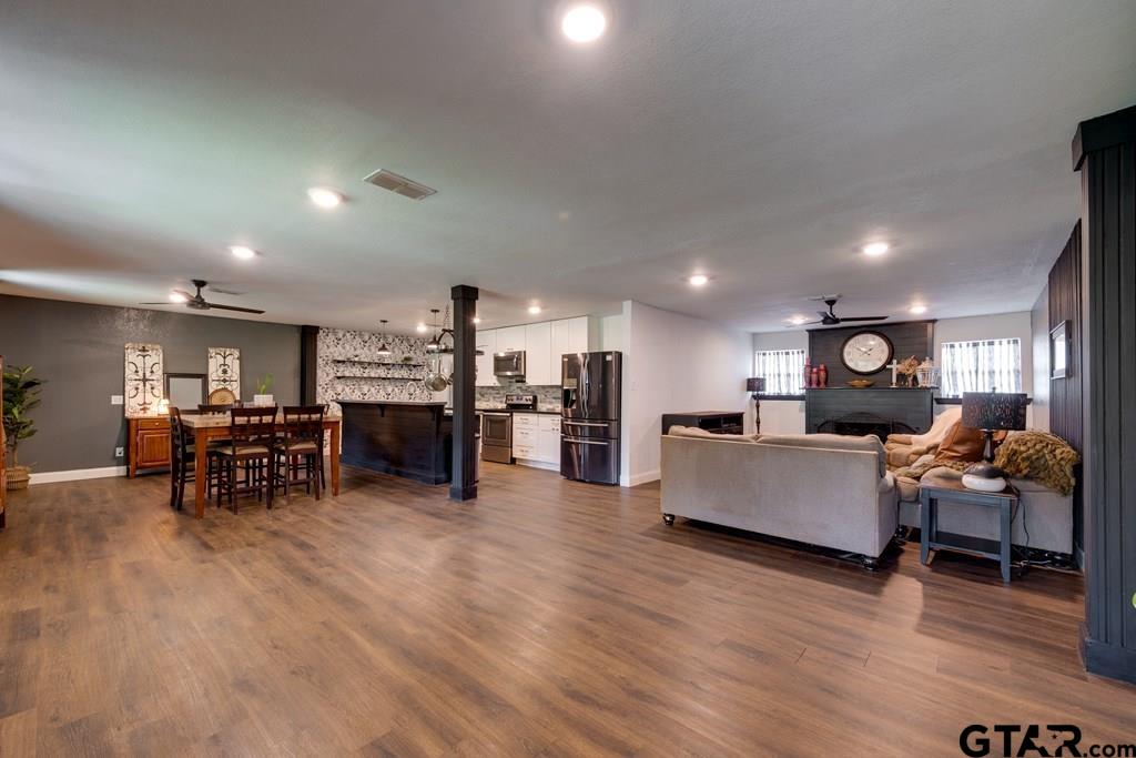 207 Inwood Dr