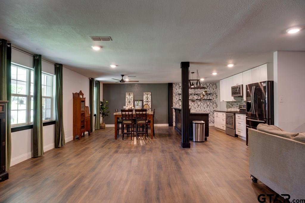 207 Inwood Dr