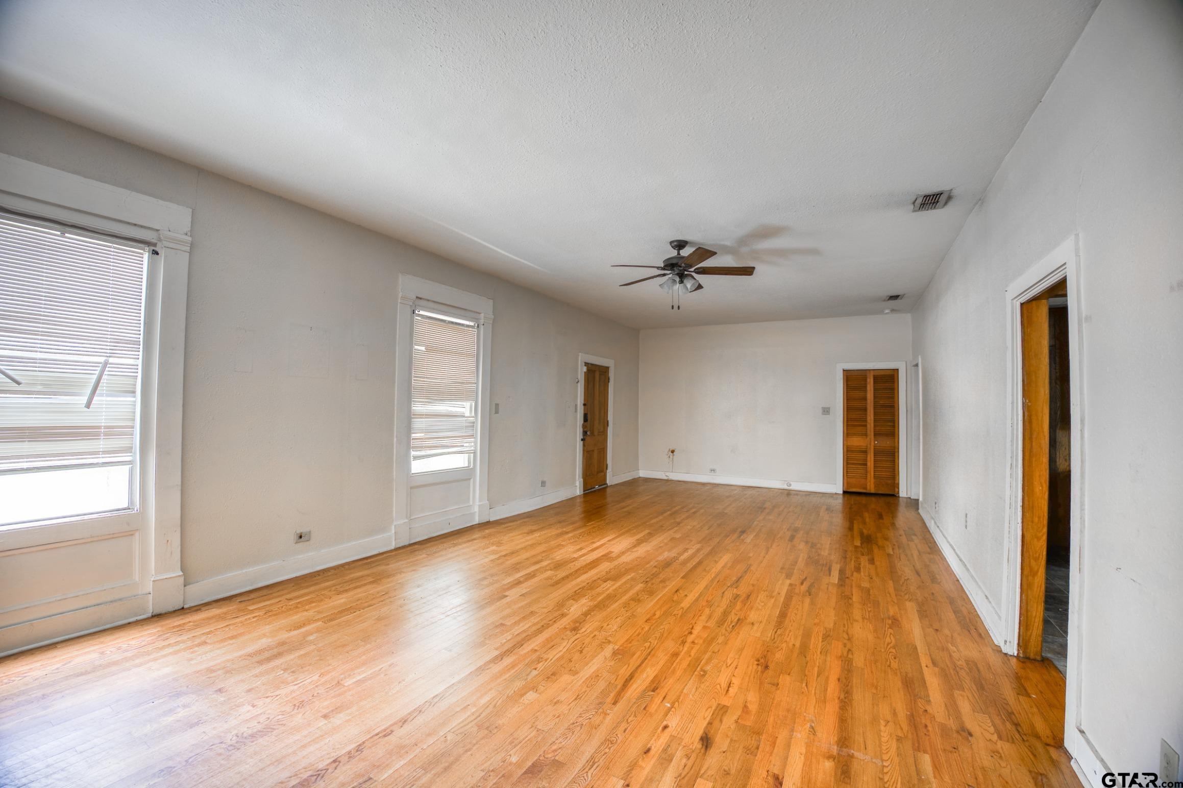 407 E Kolstad