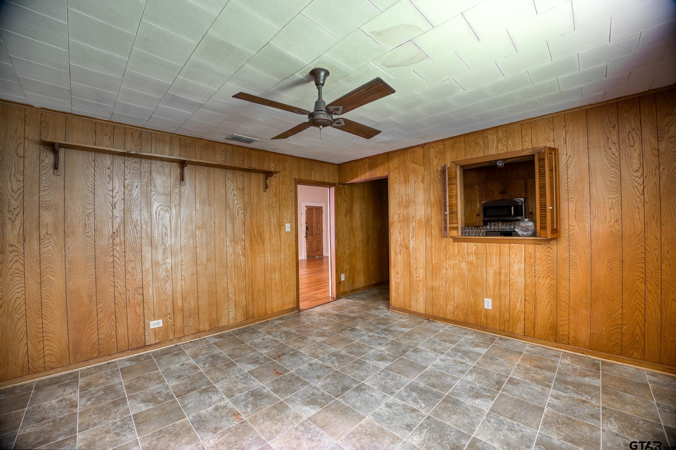 407 E Kolstad