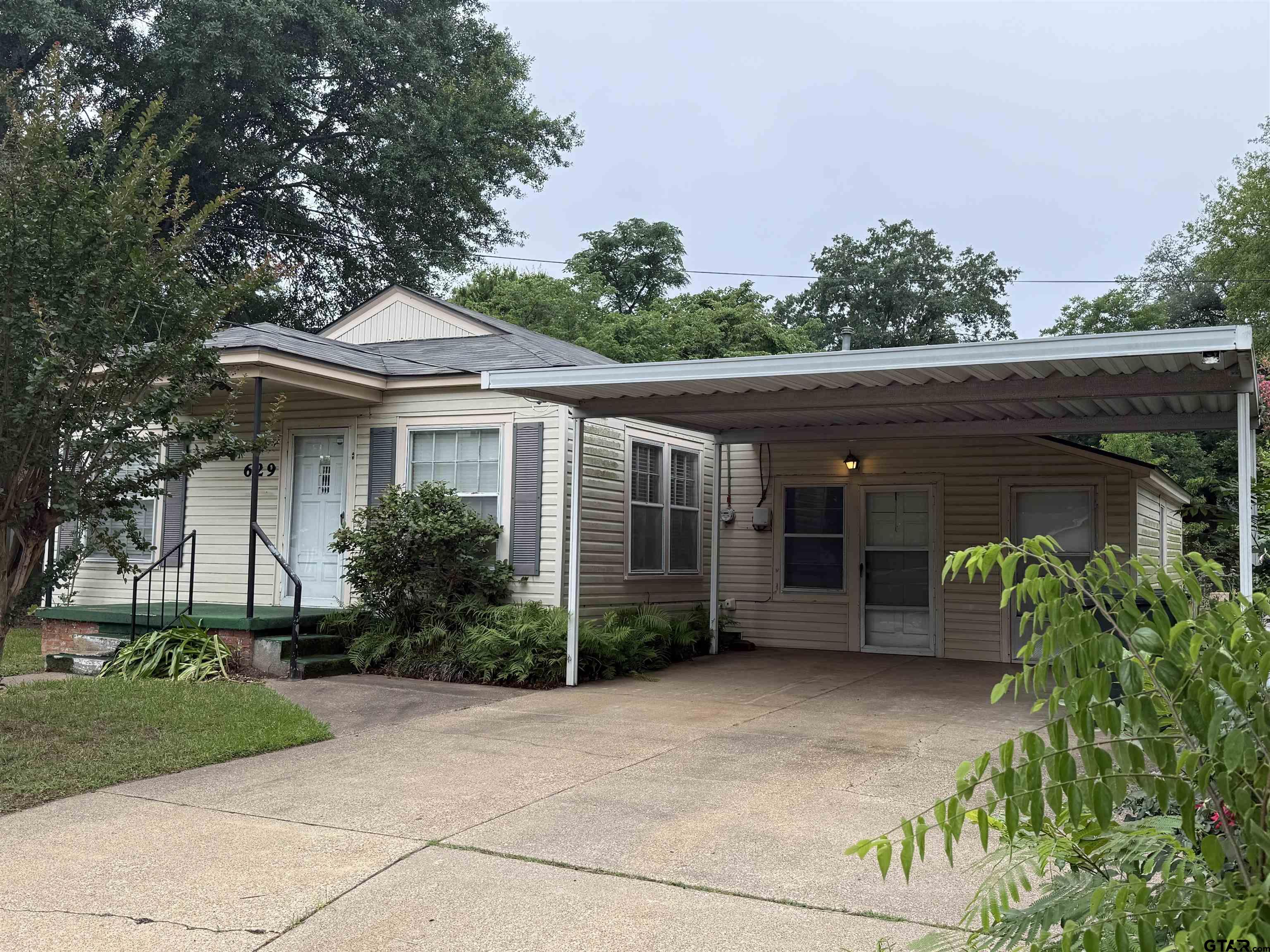 629 S Blackwell