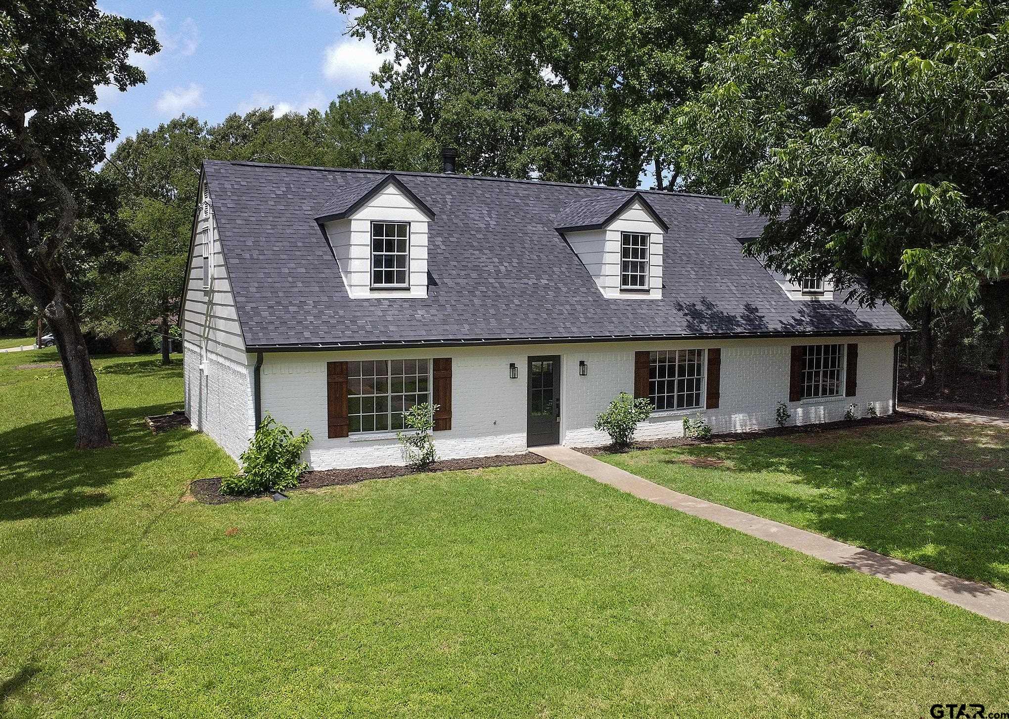 305 Joan Ln