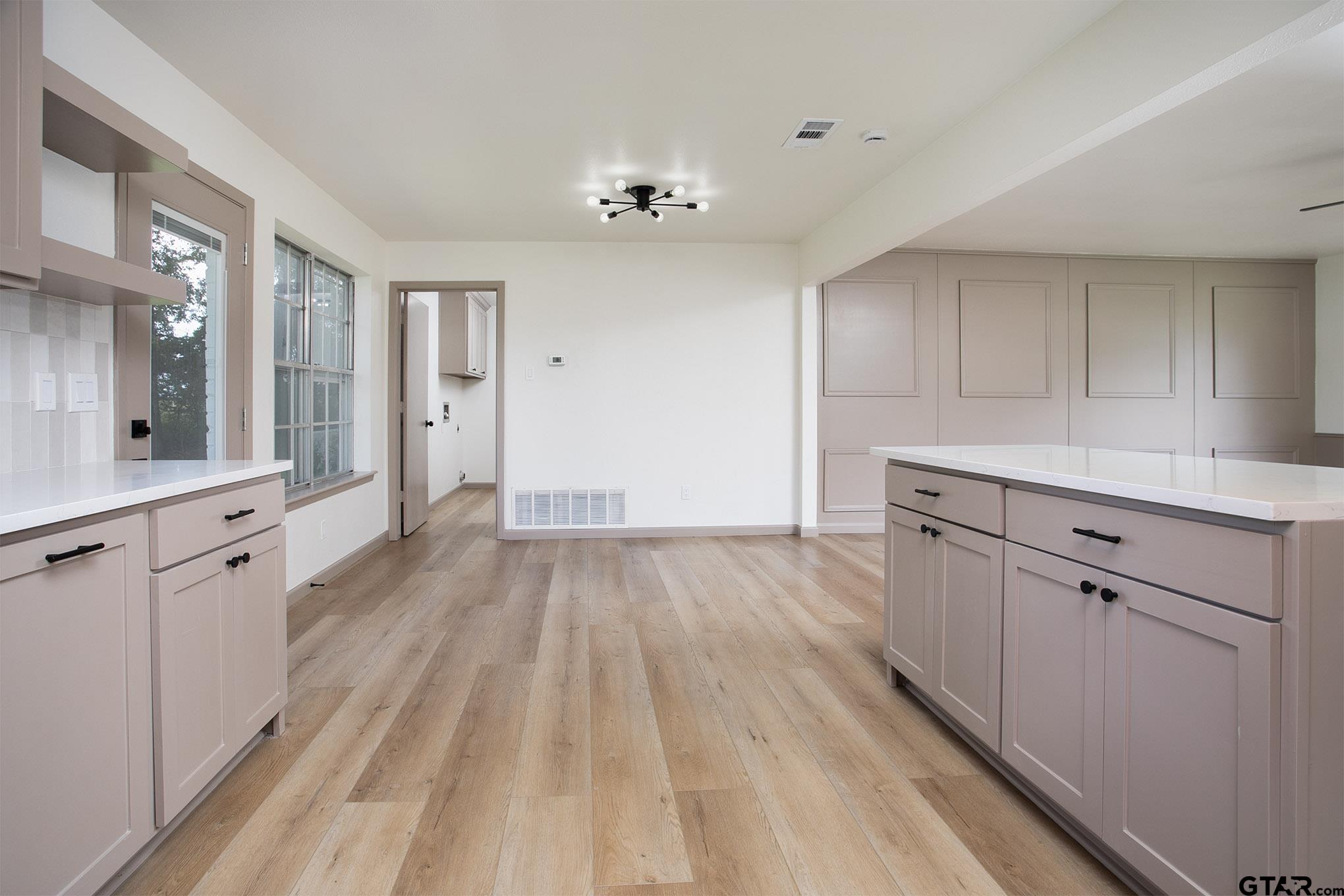 305 Joan Ln