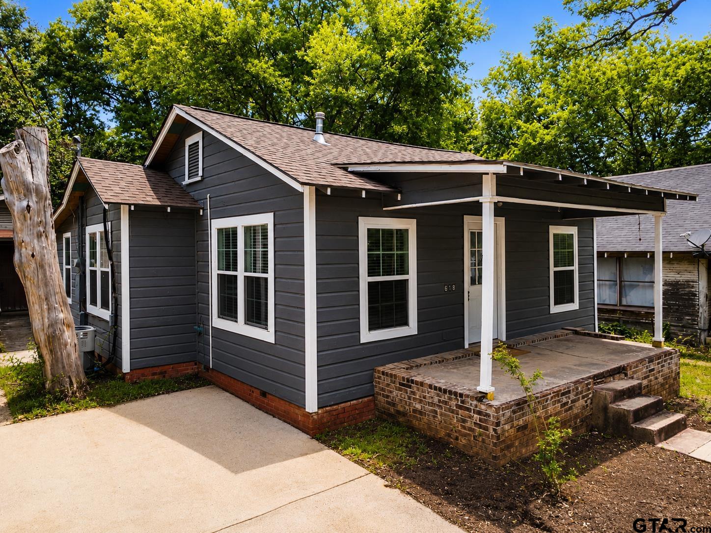 618 N Moore