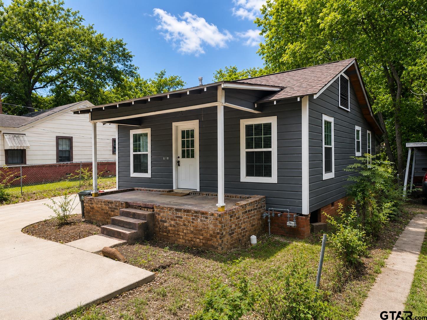 618 N Moore