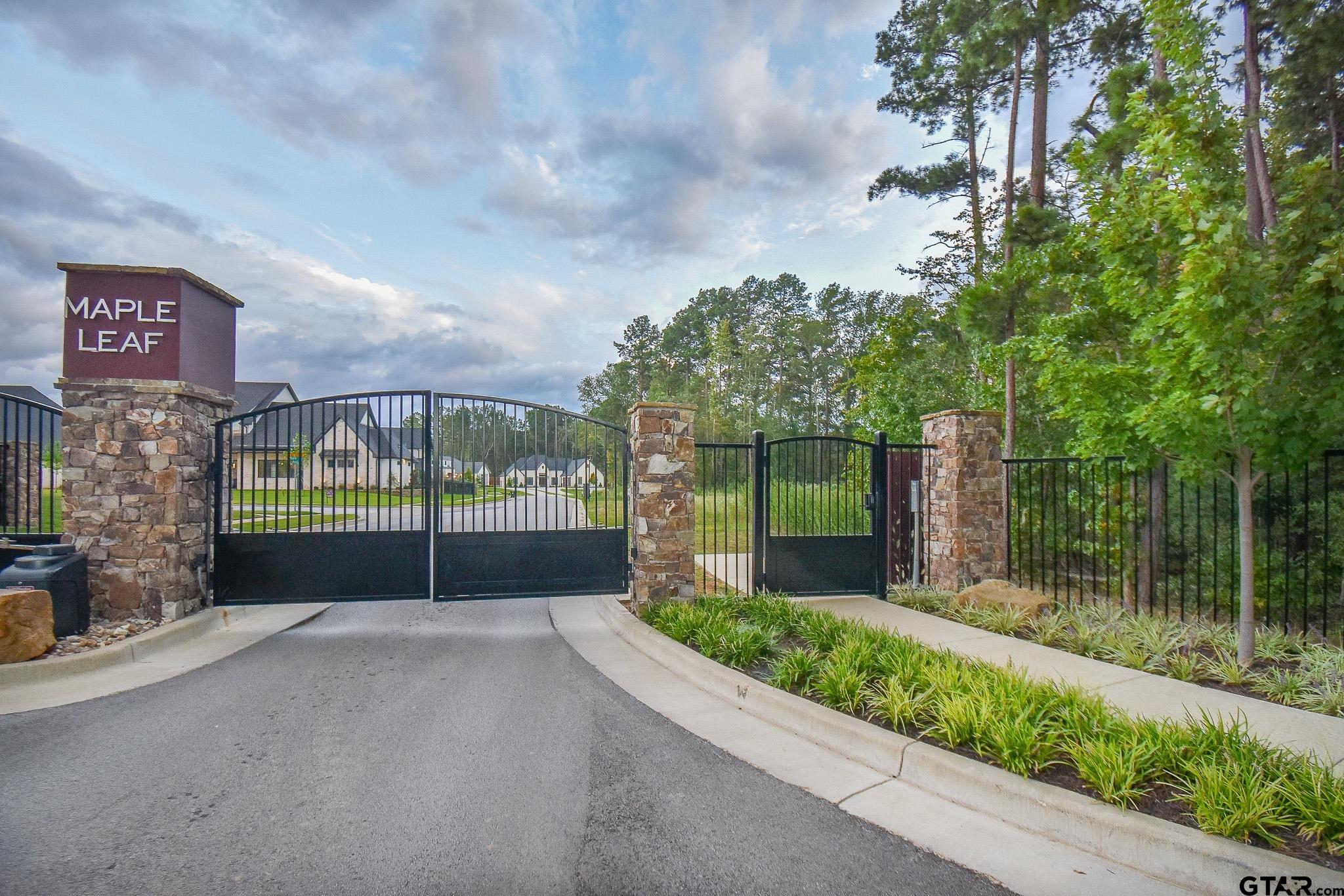 7933 Maple Ln