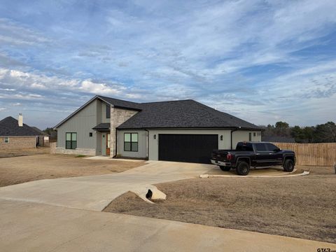 A home in Lindale