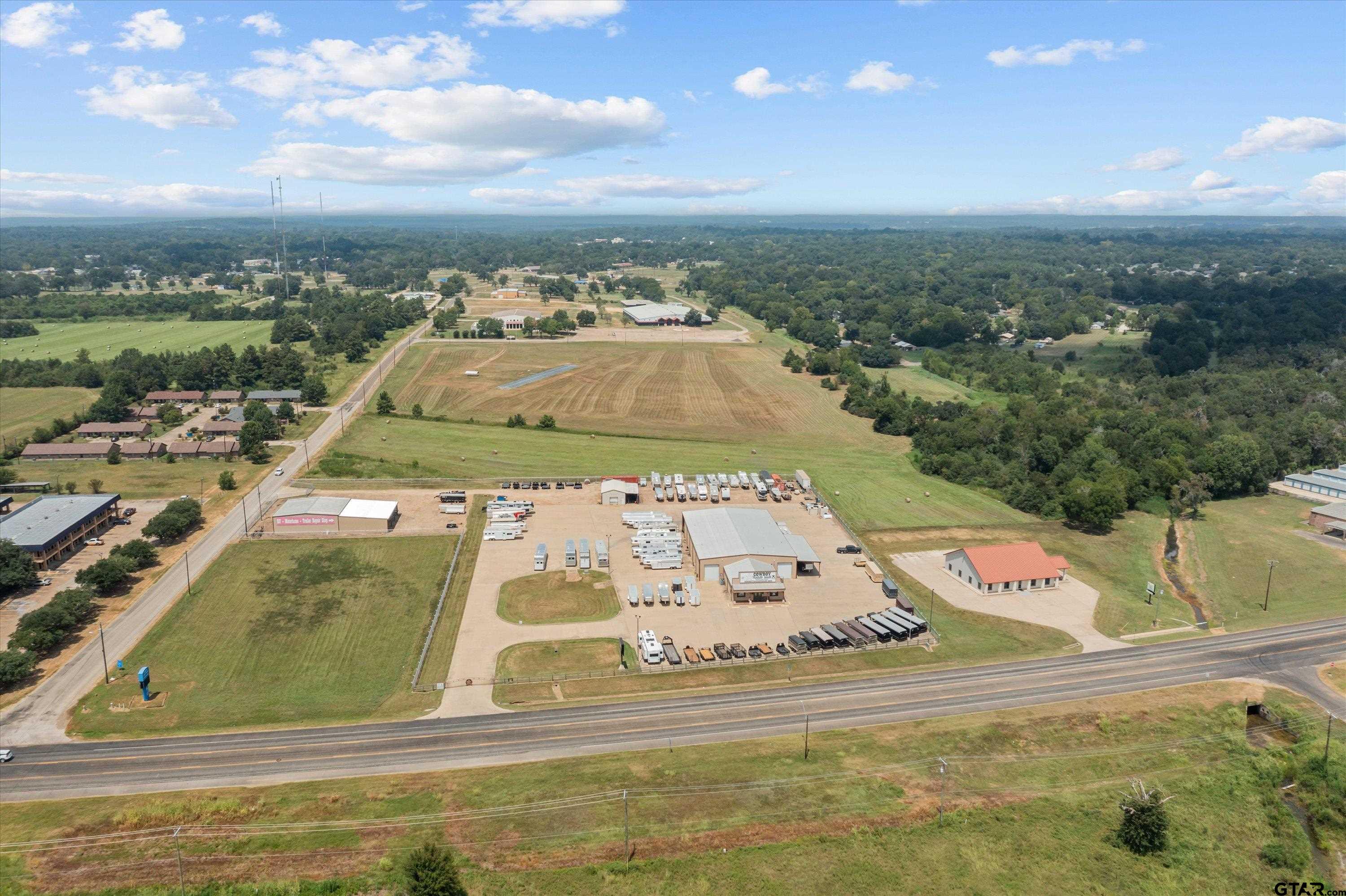 1530 E Loop 304