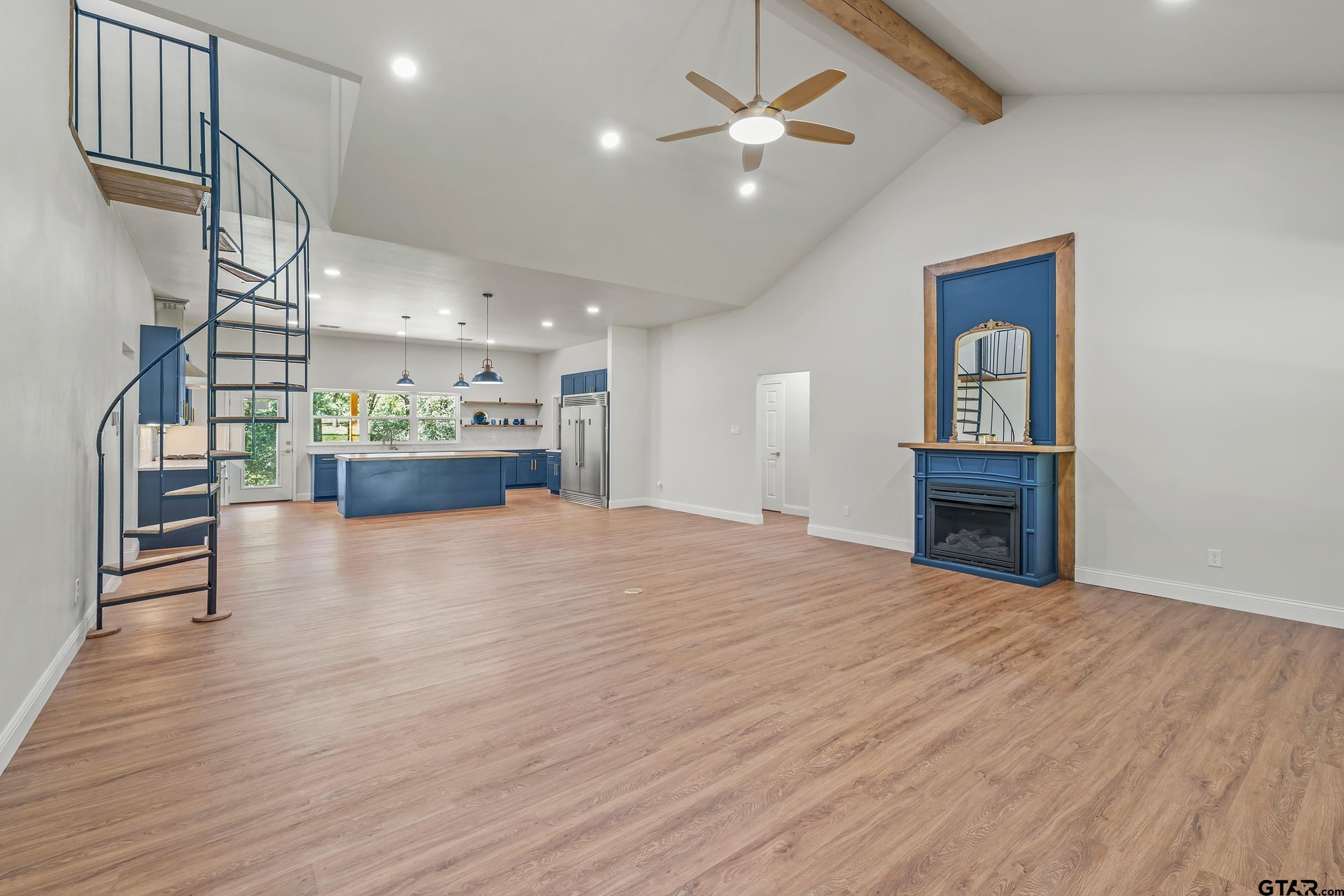 2133 E HOLLY TRAIL