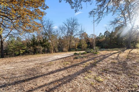 A home in Lindale