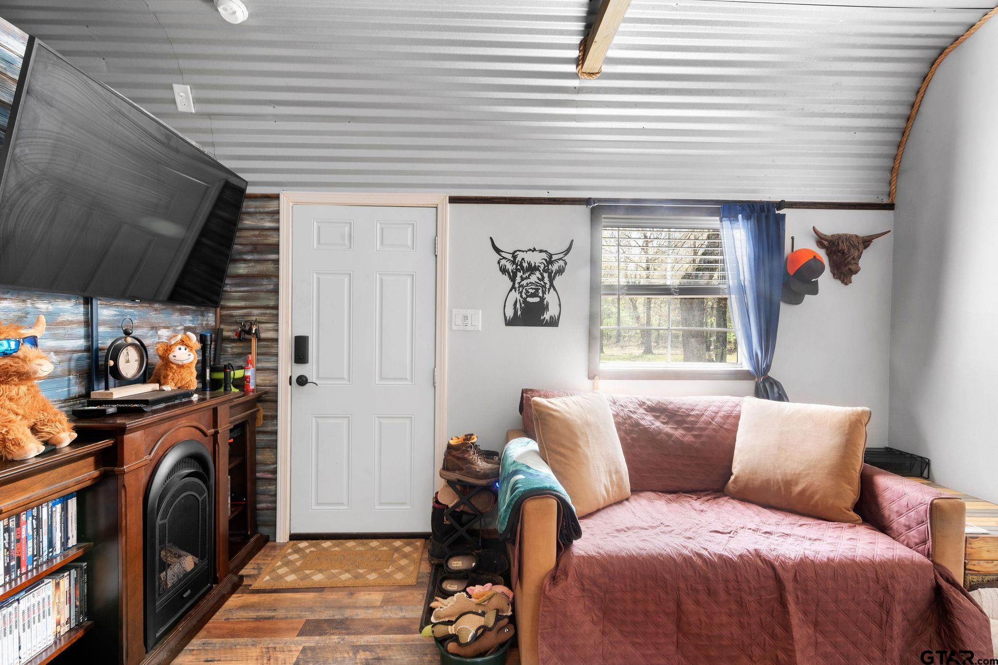 6256 County Road 1915