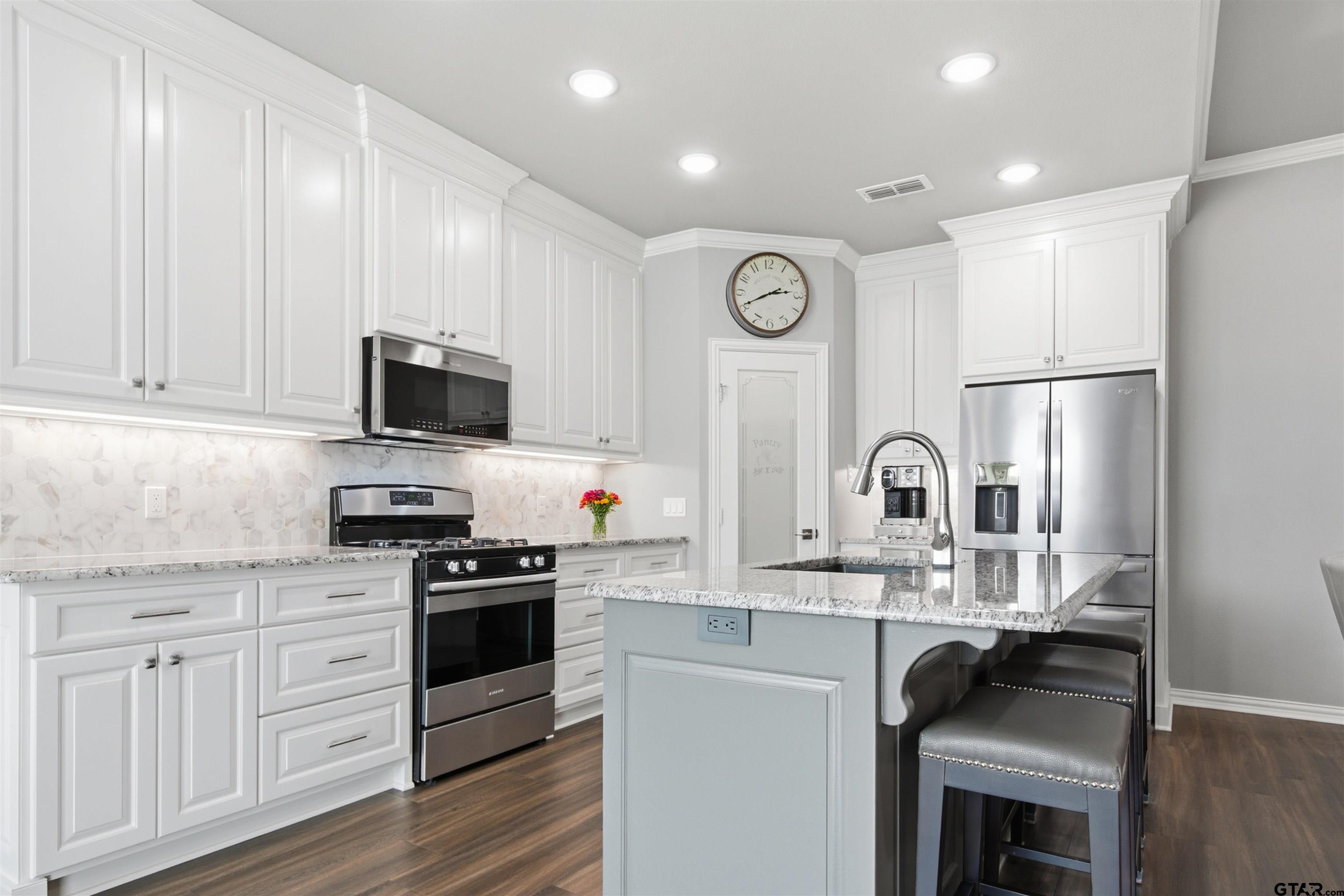 731 Cambridge Bend Cir