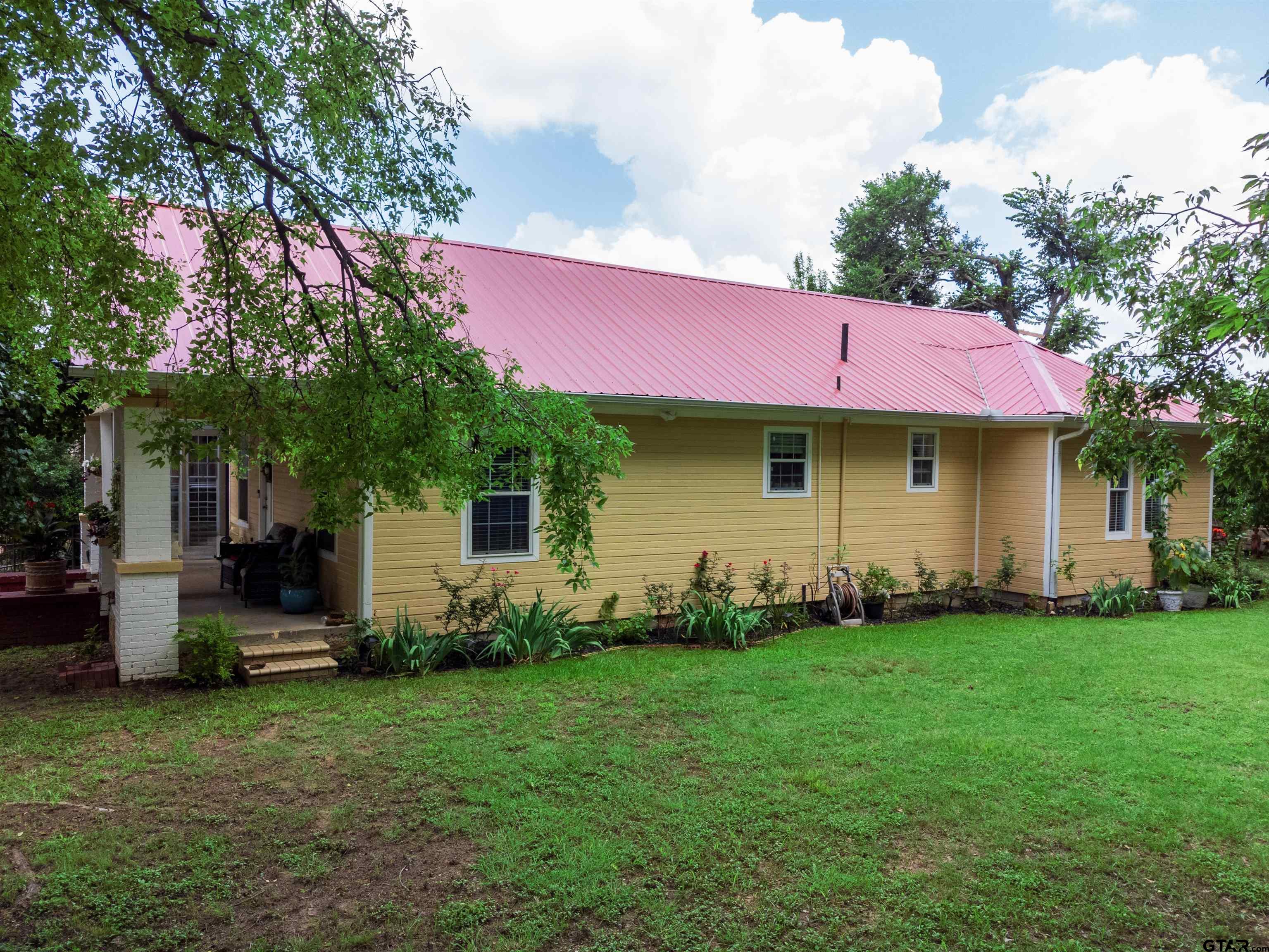 427 E Locust St