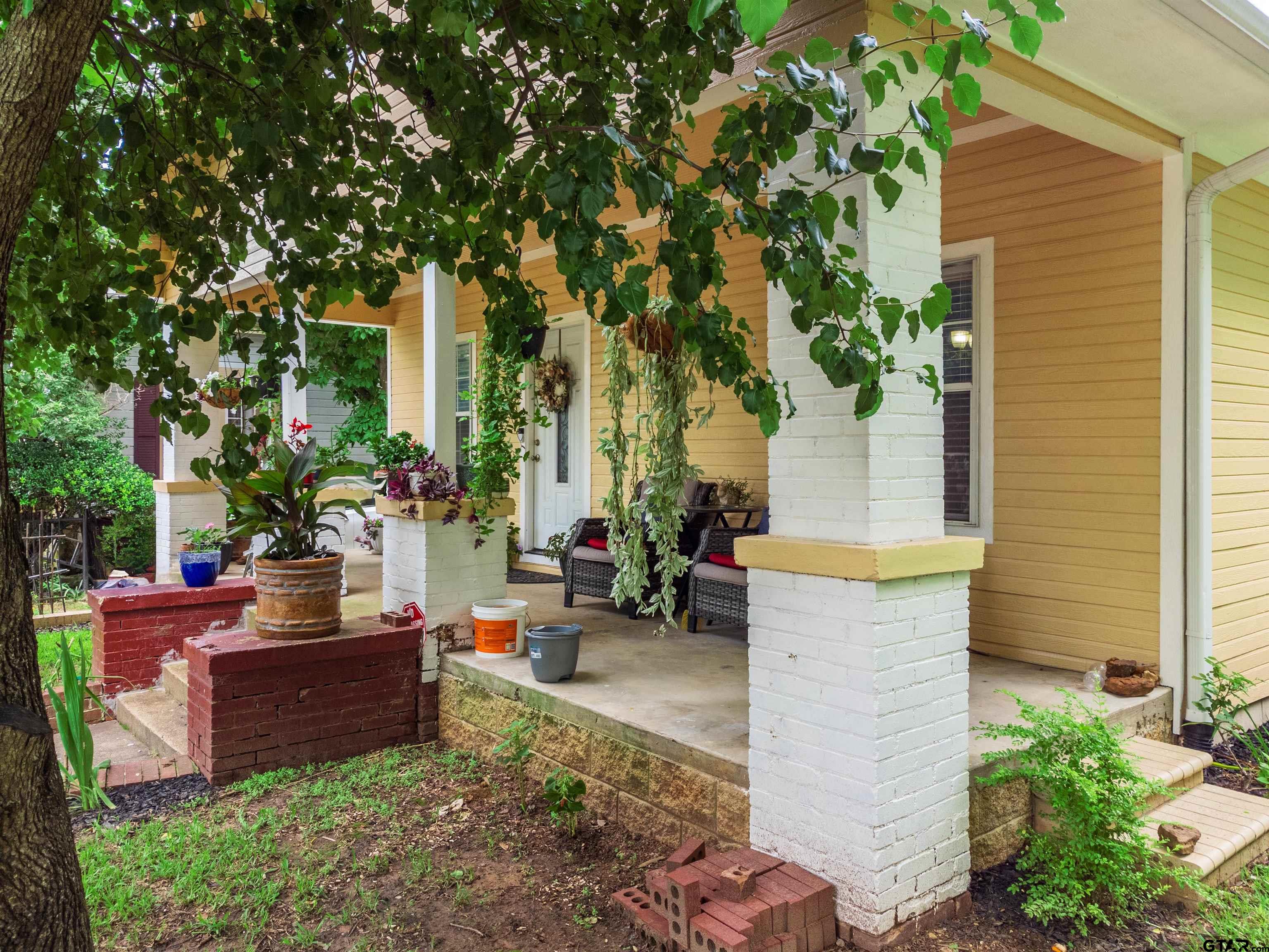 427 E Locust St
