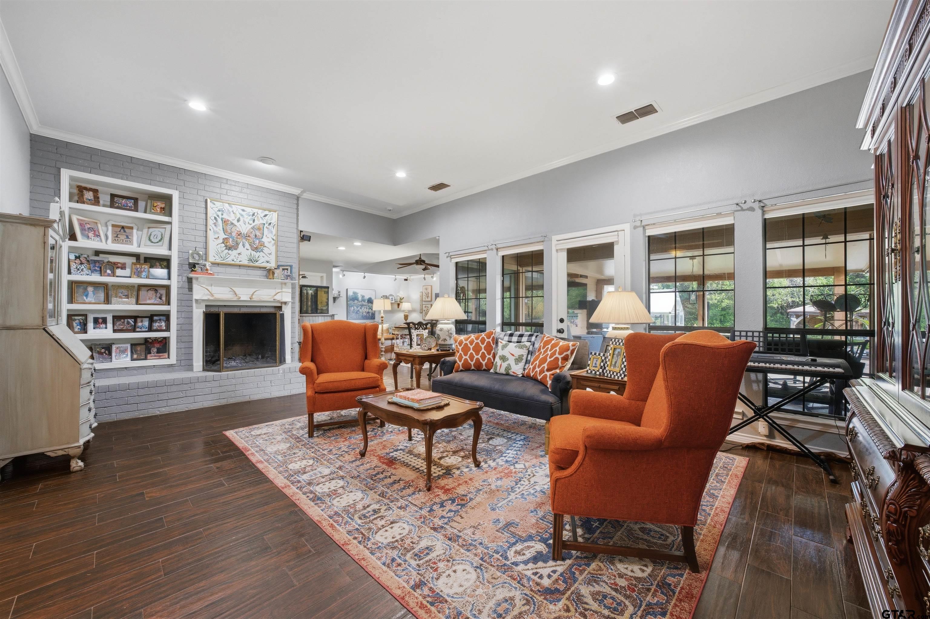 603 Country Club Circle