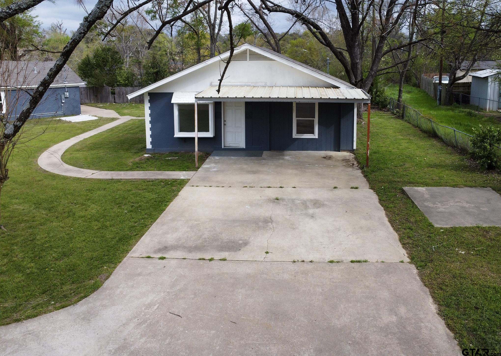2007 Lee St. (TWO HOUSES)