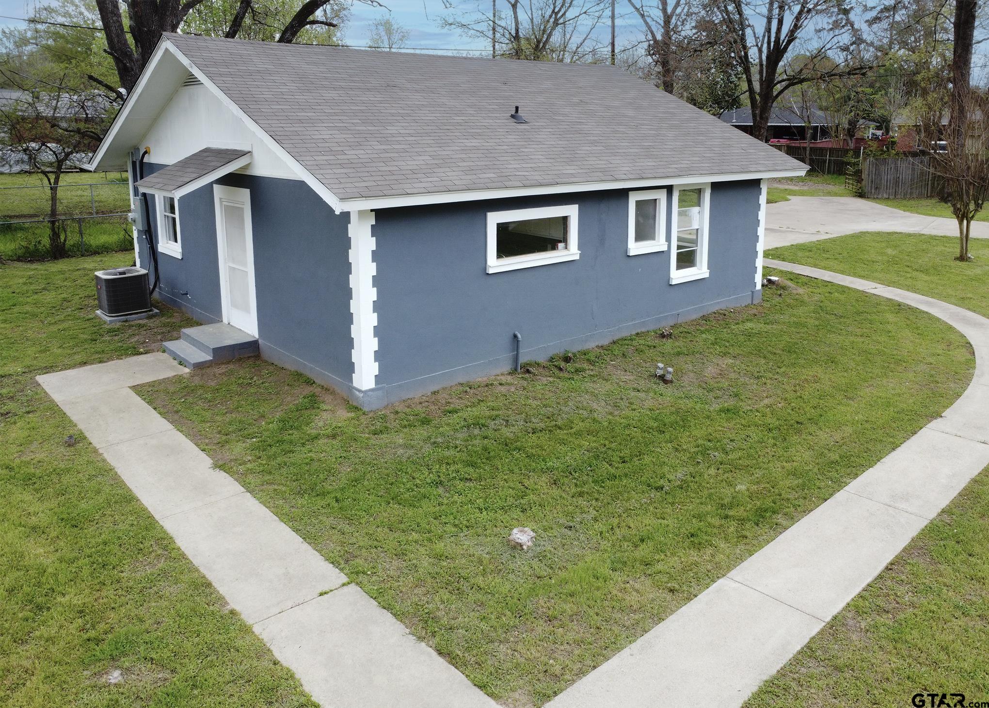 2007 Lee St. (TWO HOUSES)