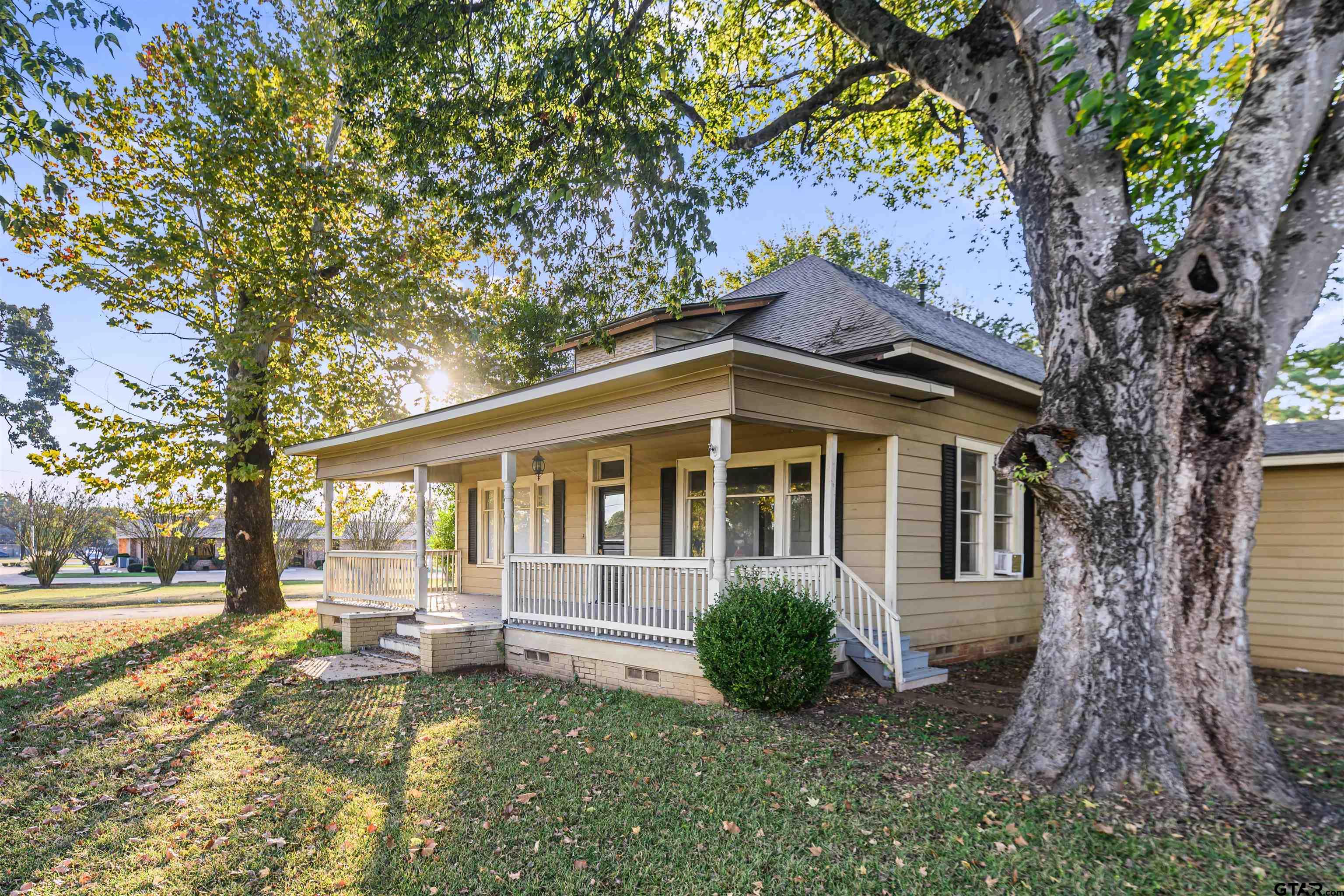 205 E Emma