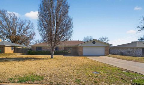 608 Craig Dr Palestine TX 75803