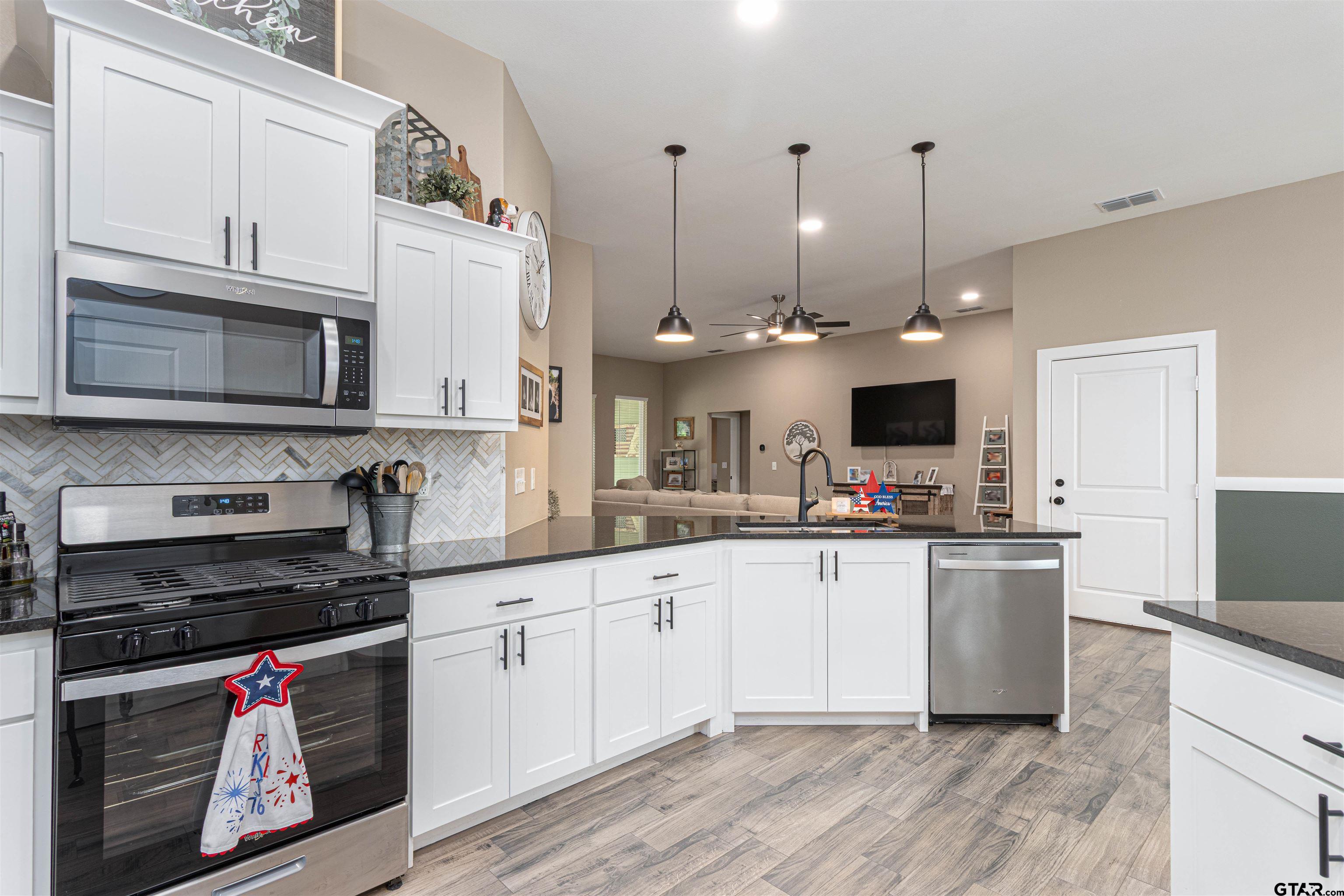 16210 Crossing Circle