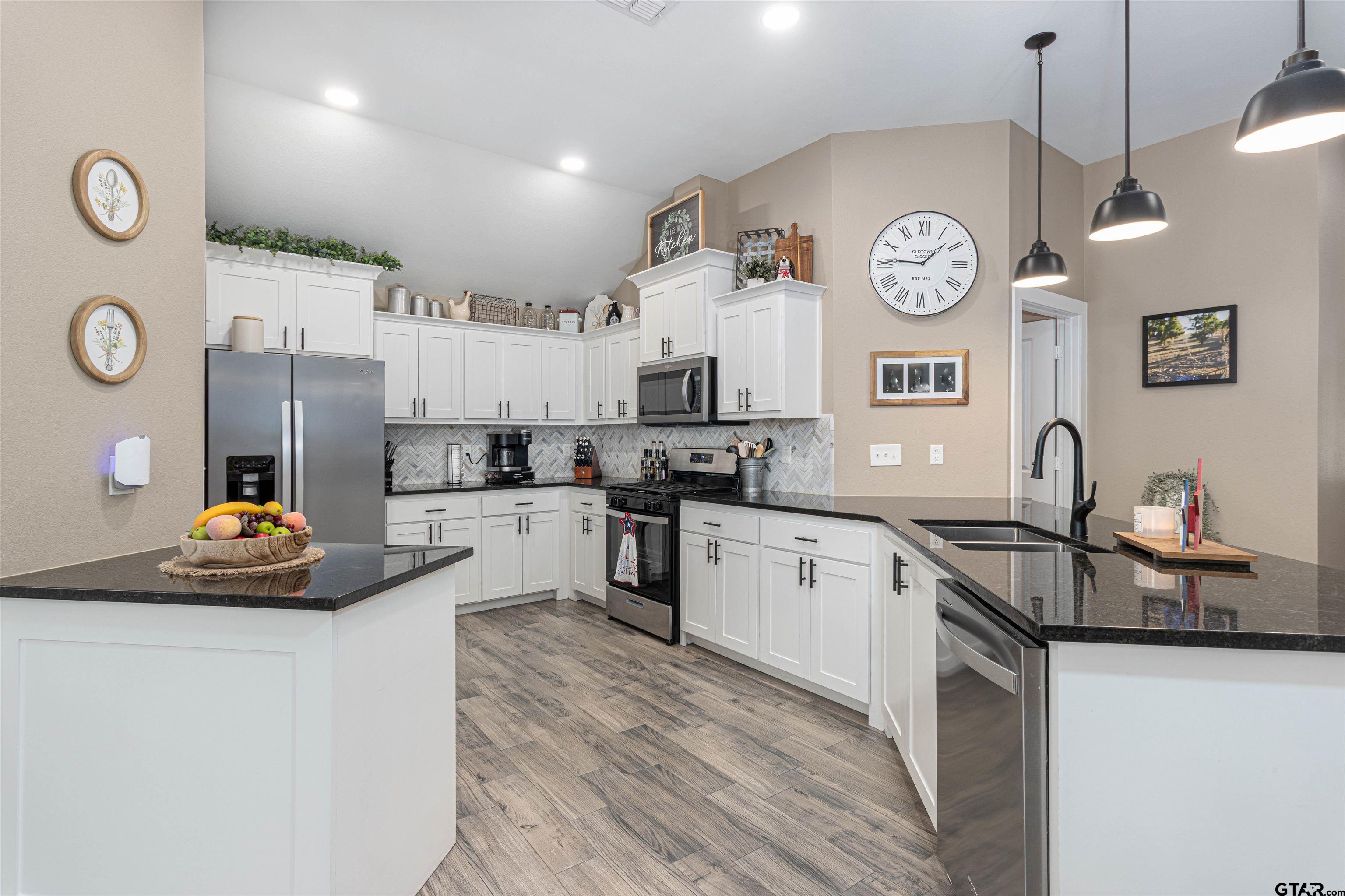16210 Crossing Circle