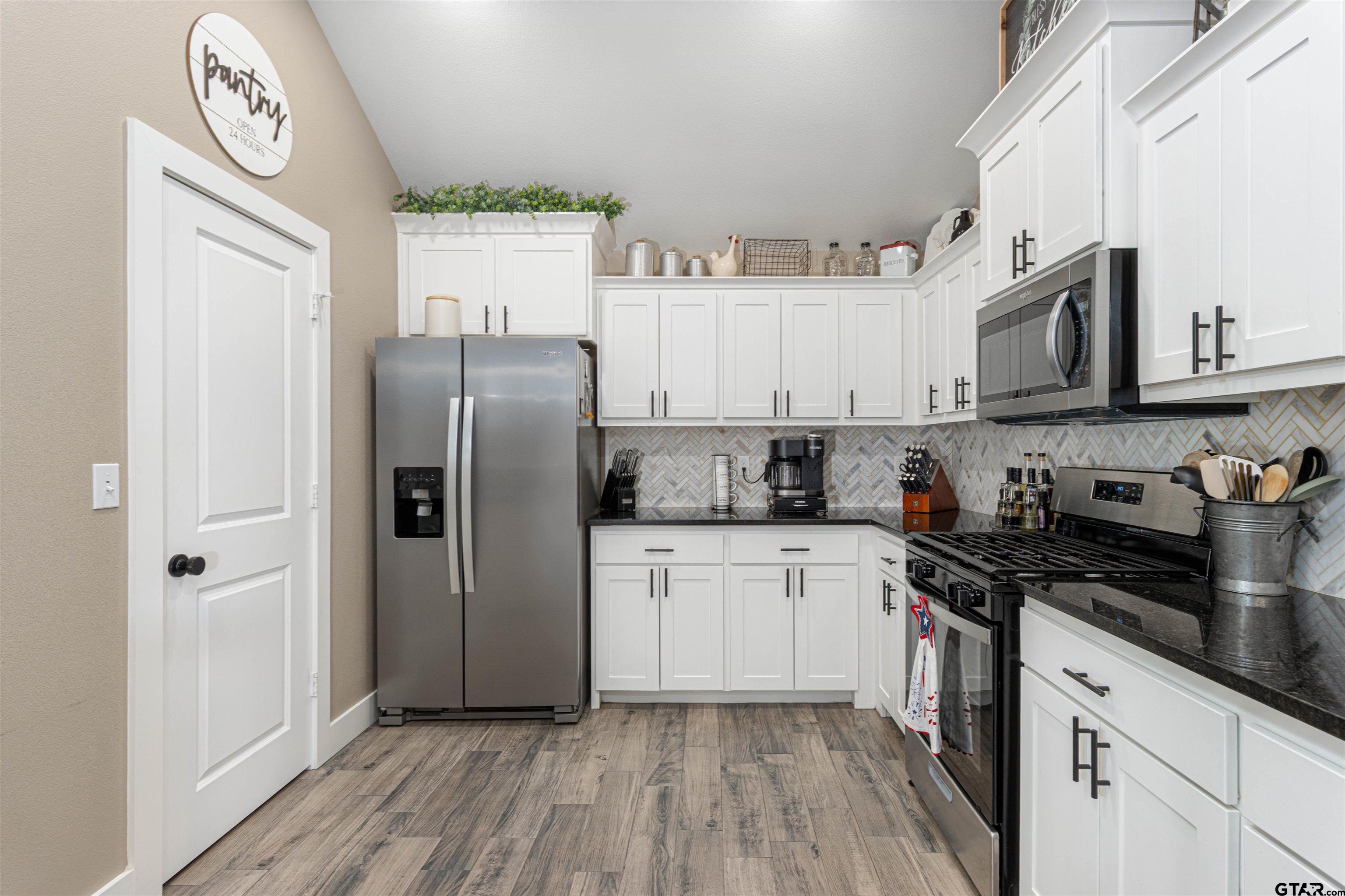 16210 Crossing Circle