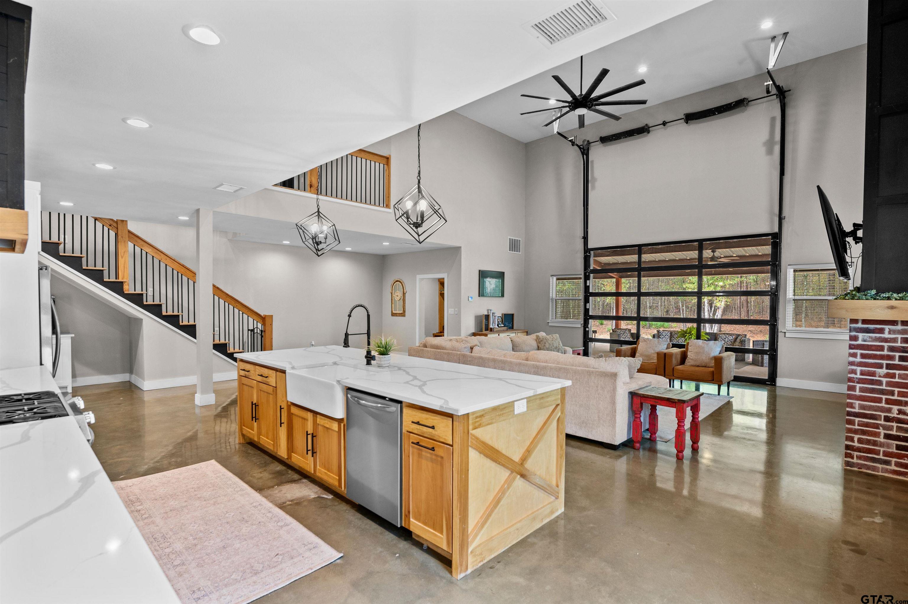 373 County road 3832