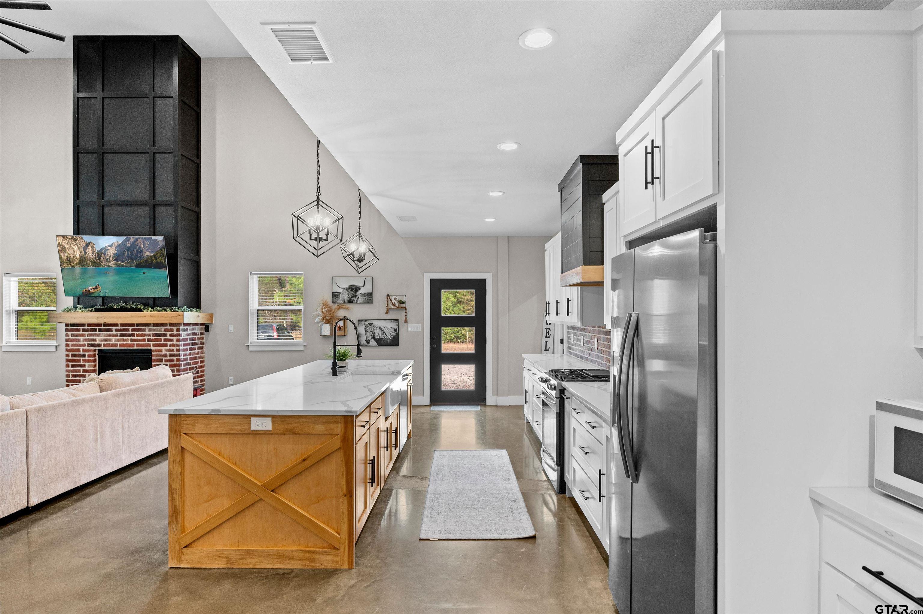 373 County road 3832