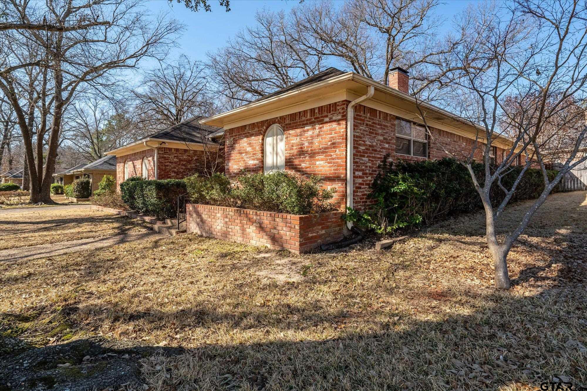 815 WOODLAND HILLS DRIVE