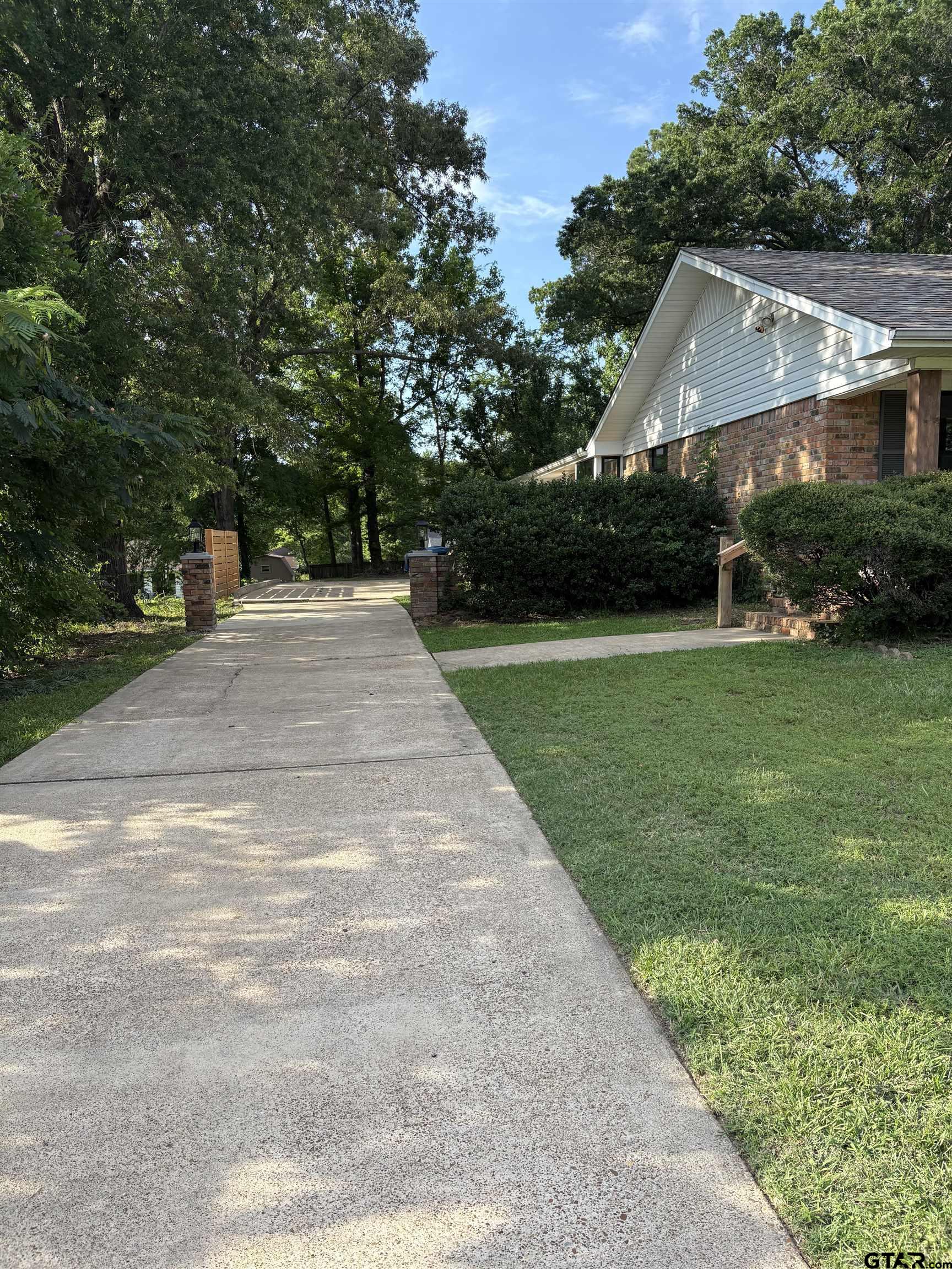 515 Dogwood Ln