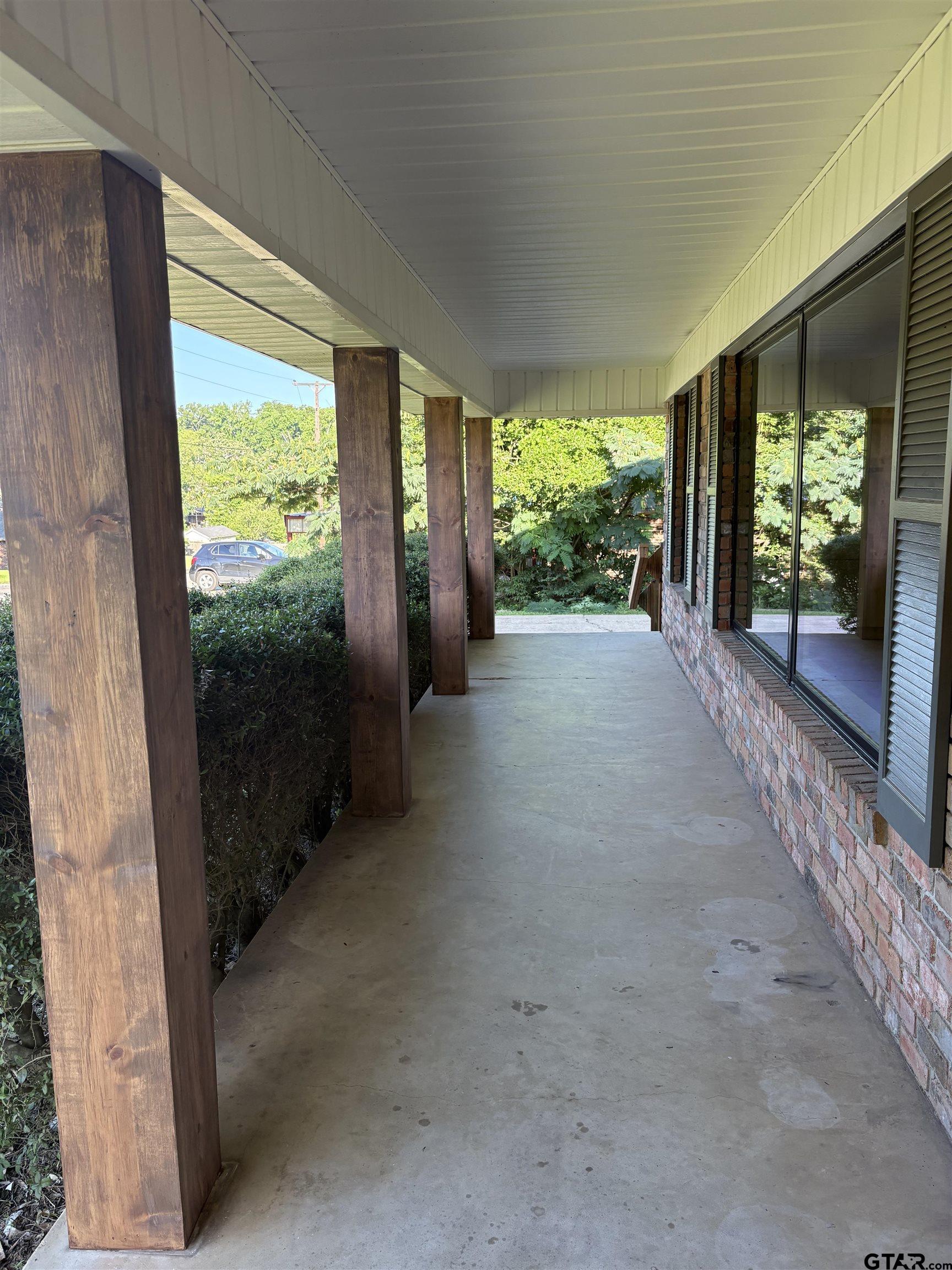 515 Dogwood Ln