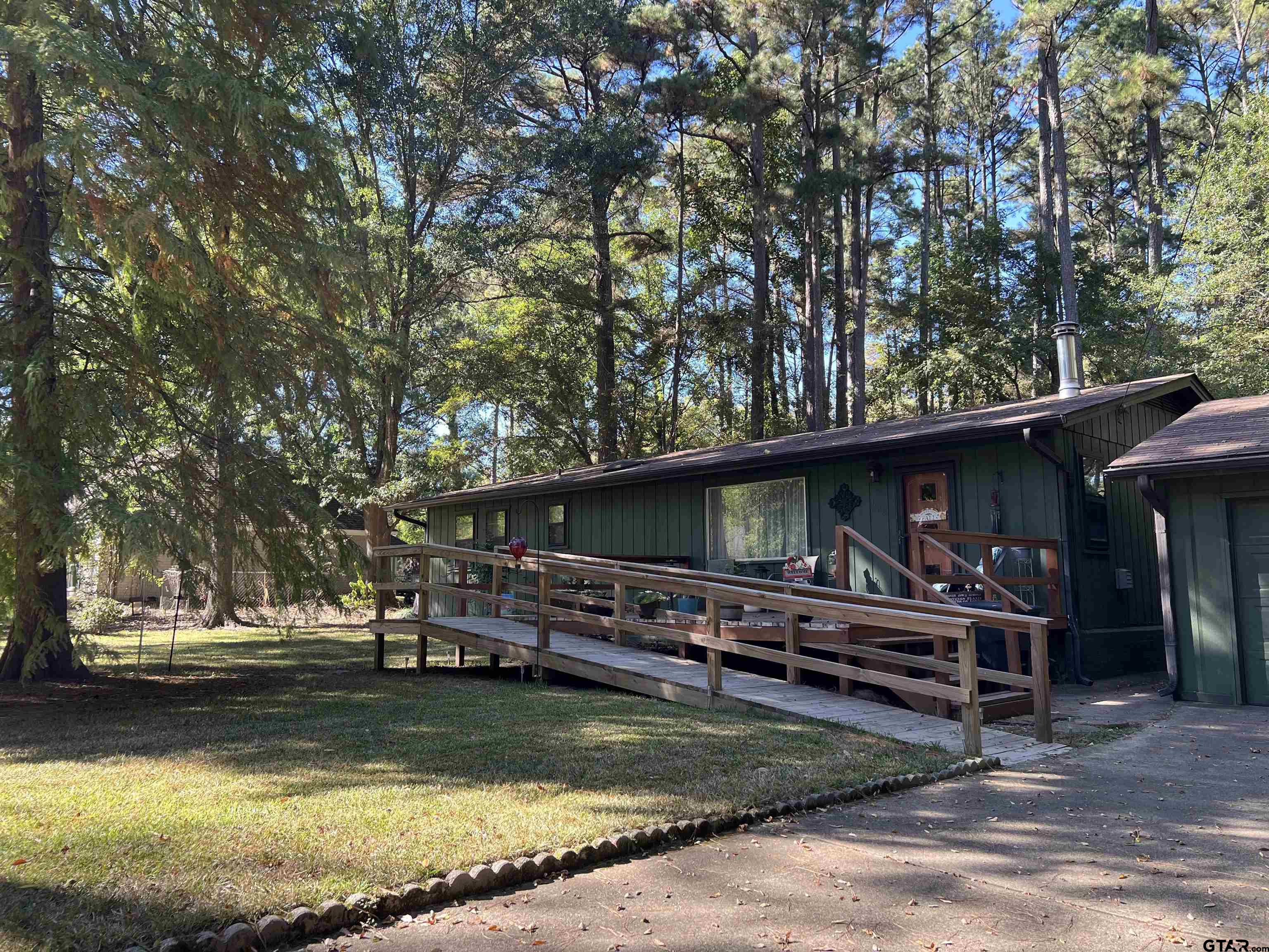 1629 Pineview