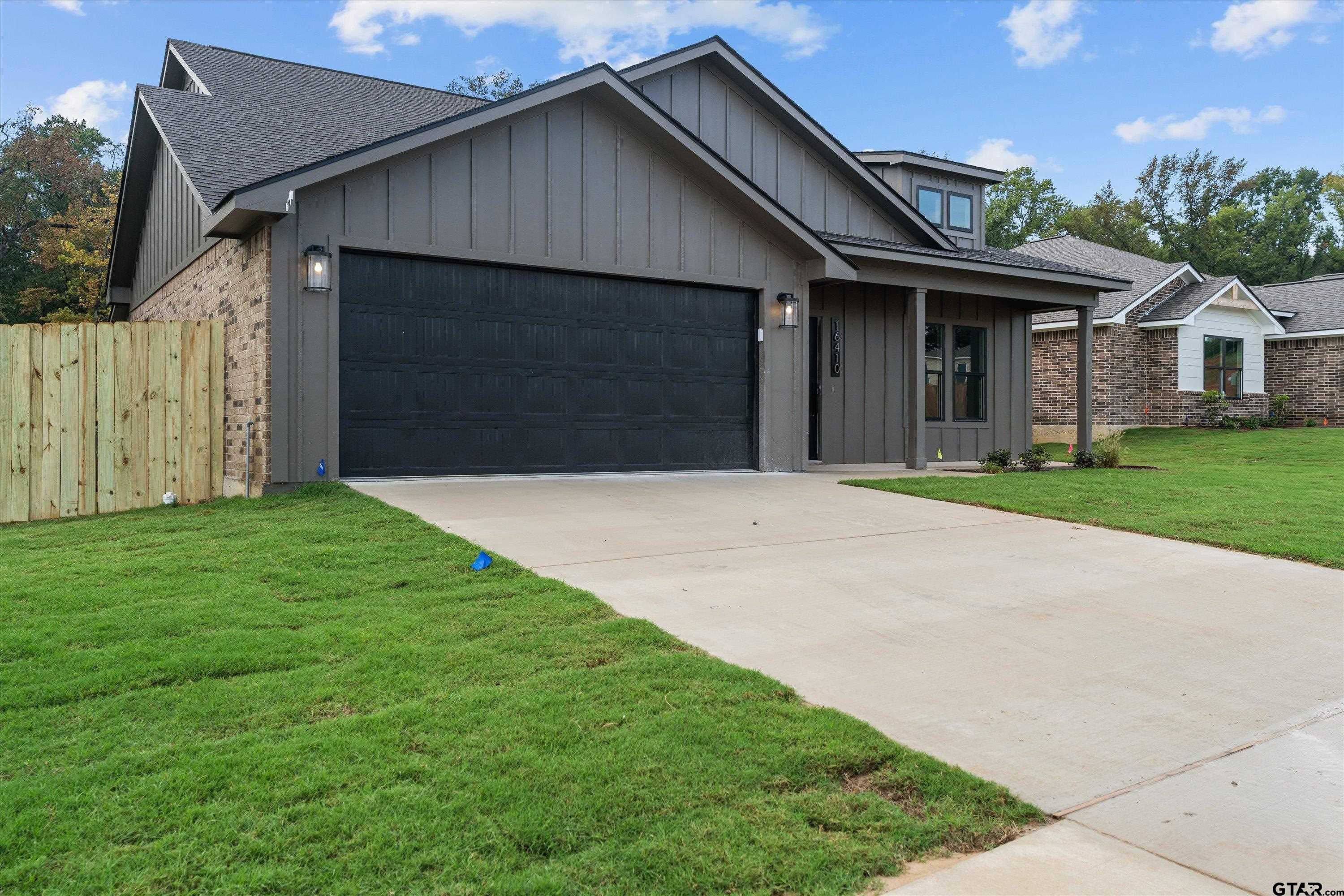 16410 Crossing Circle