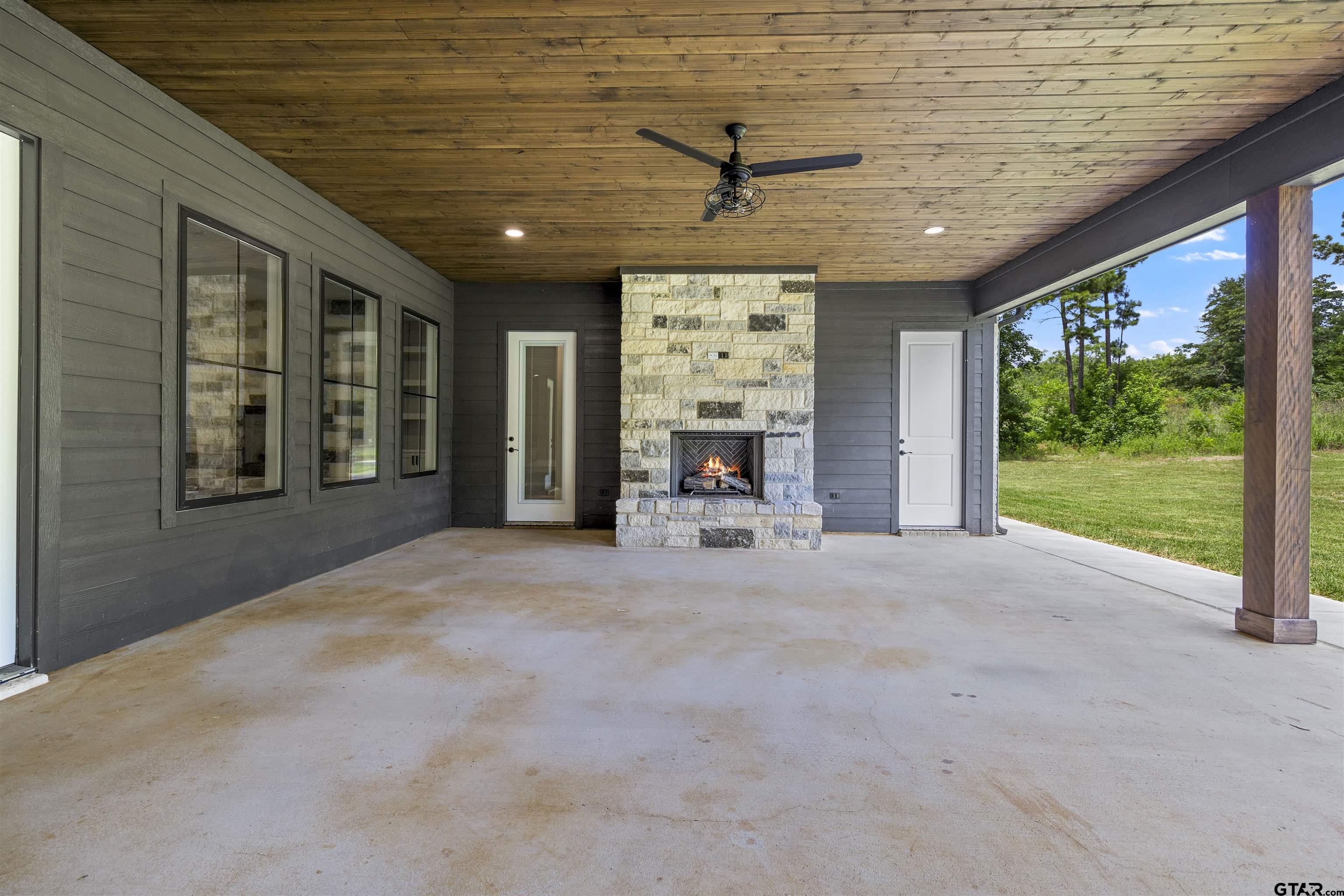 800 N Stone Chimney Rd