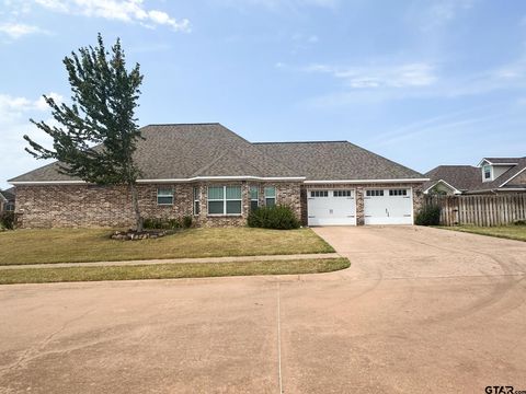 A home in Lindale