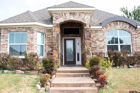 A home in Lindale