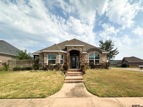 A home in Lindale