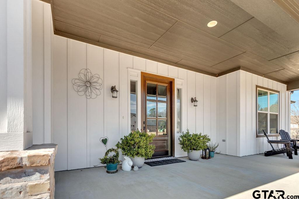 202 Winged Foot Dr