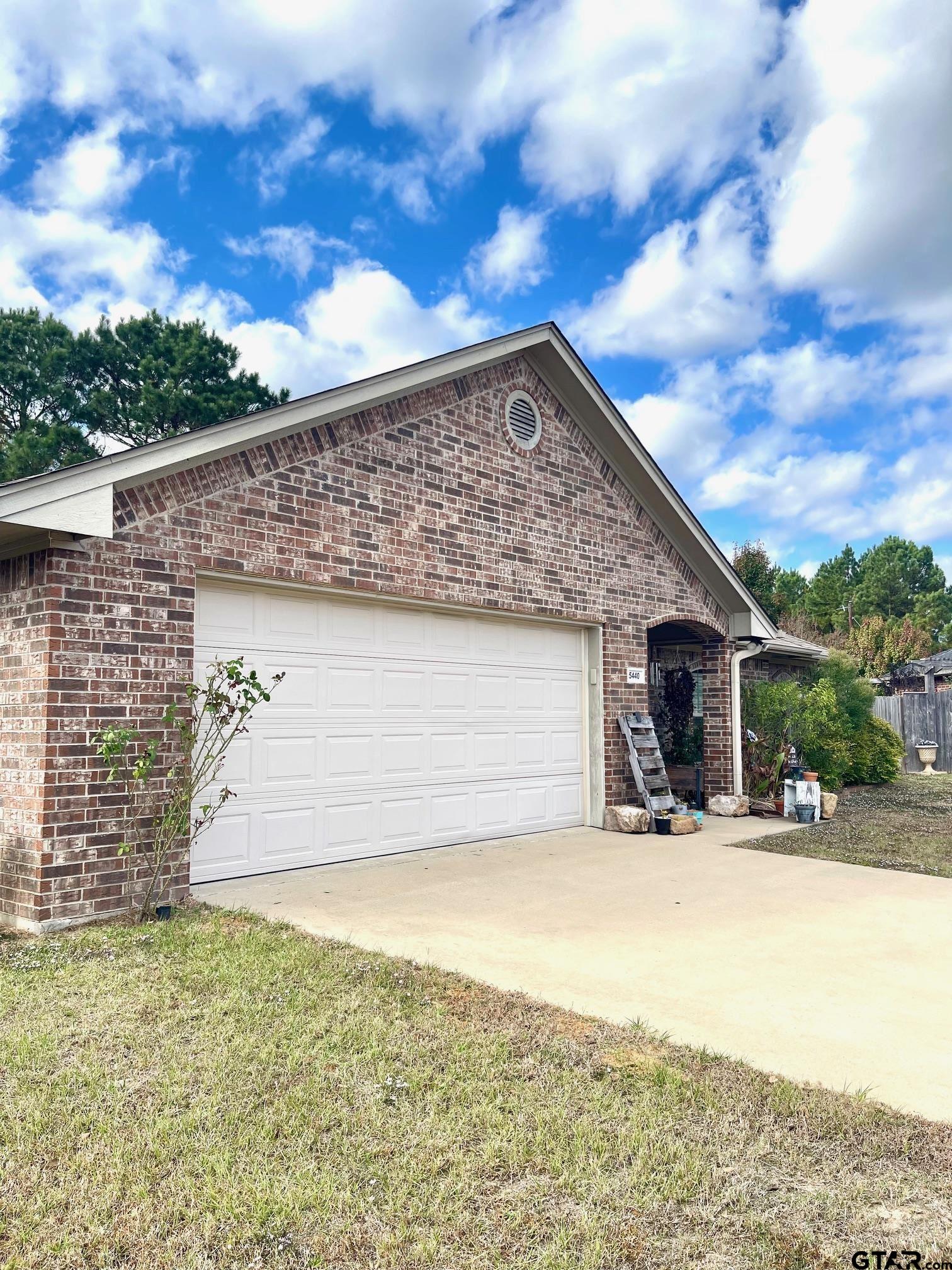 5440 Meadow West Ct.