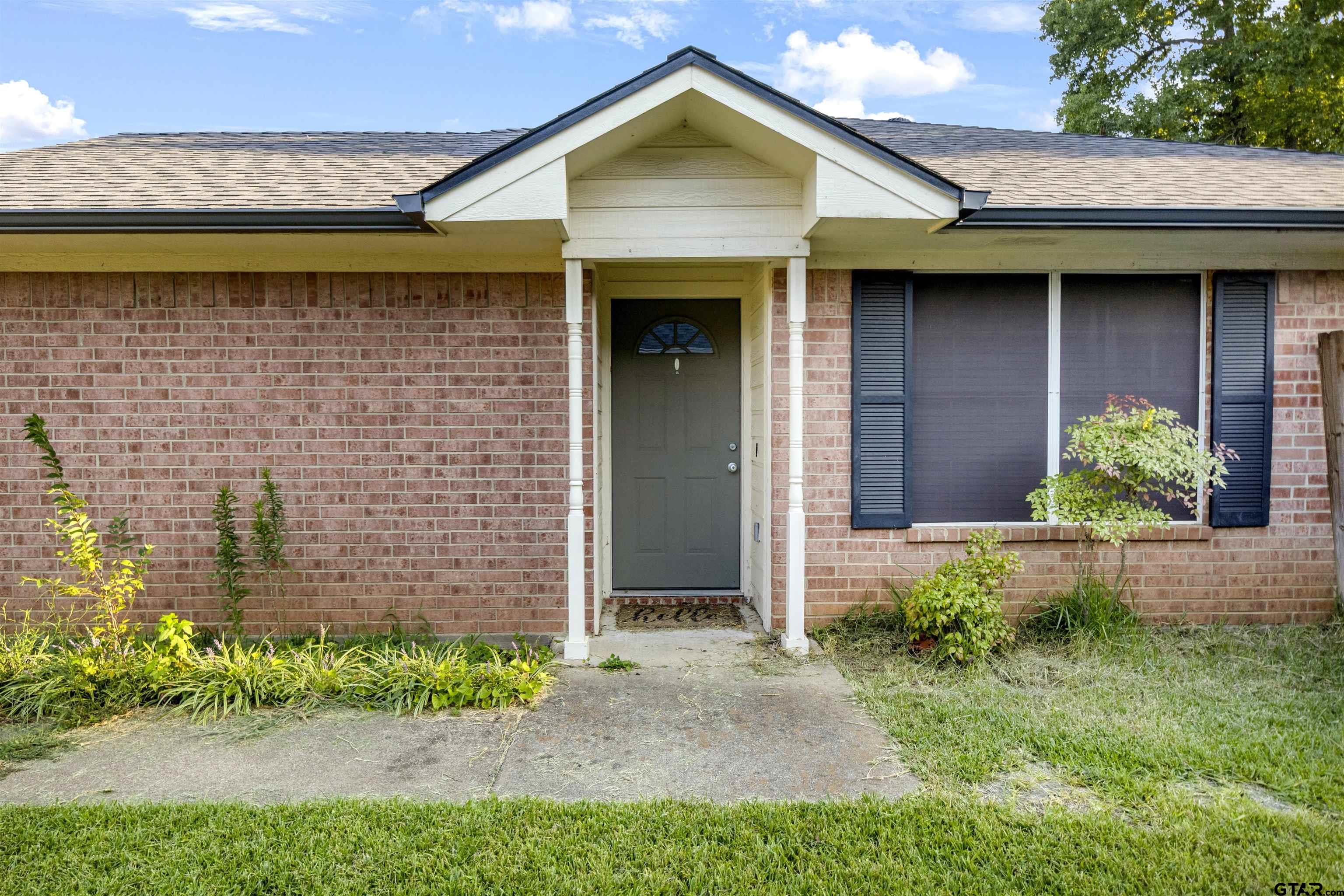 304 Willowbrook Ln
