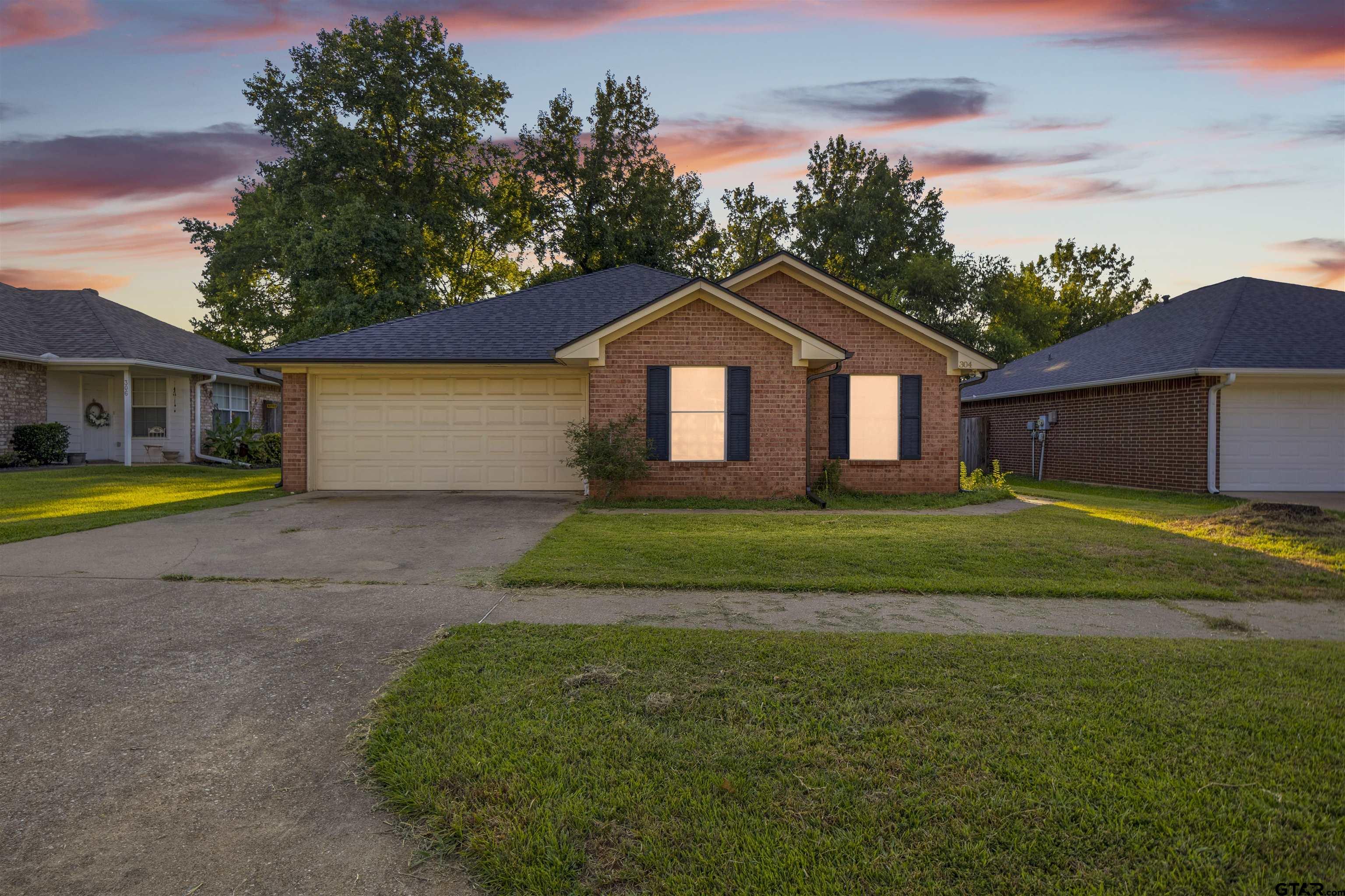 304 Willowbrook Ln