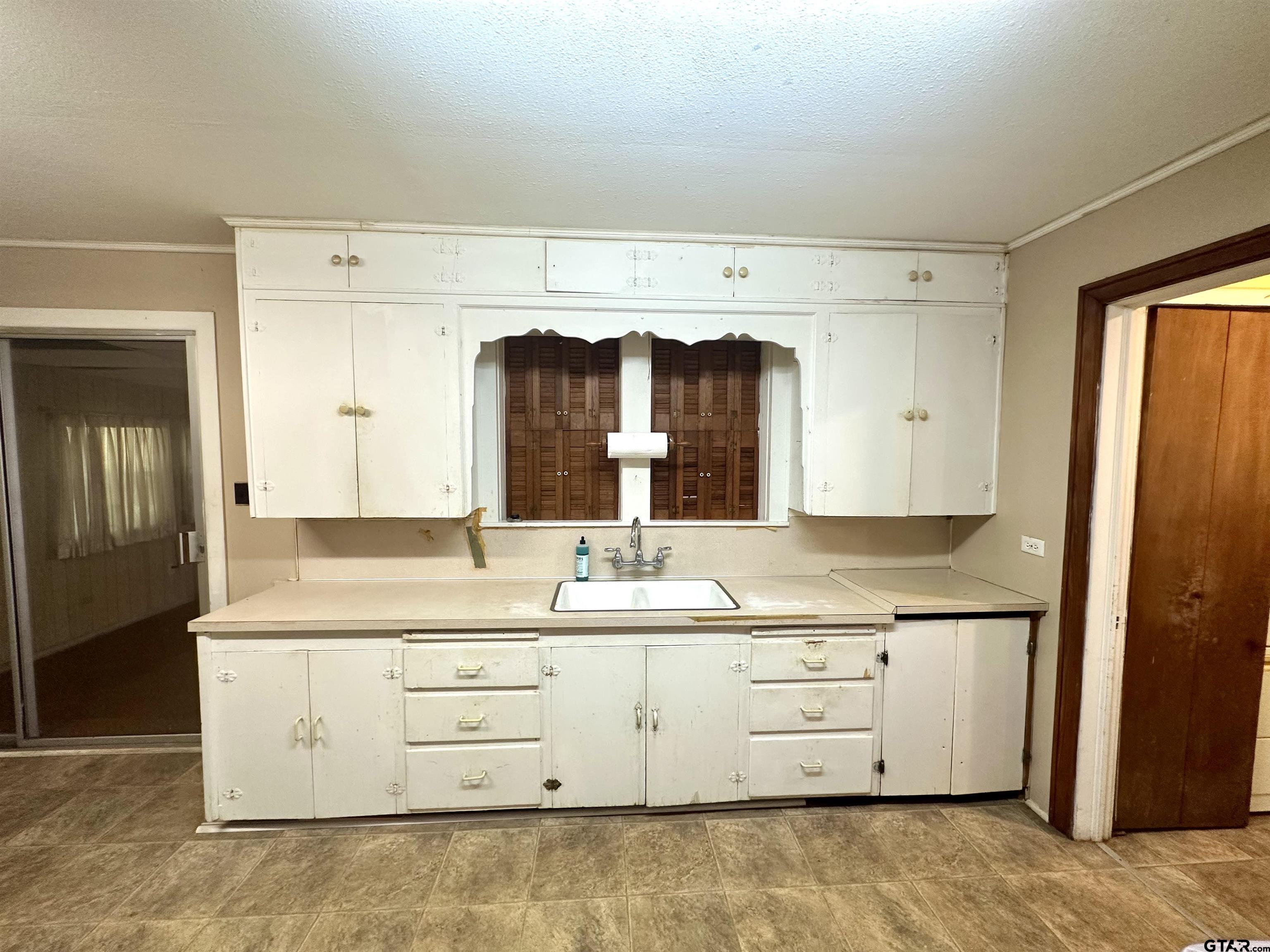 1030 W Kuykendall
