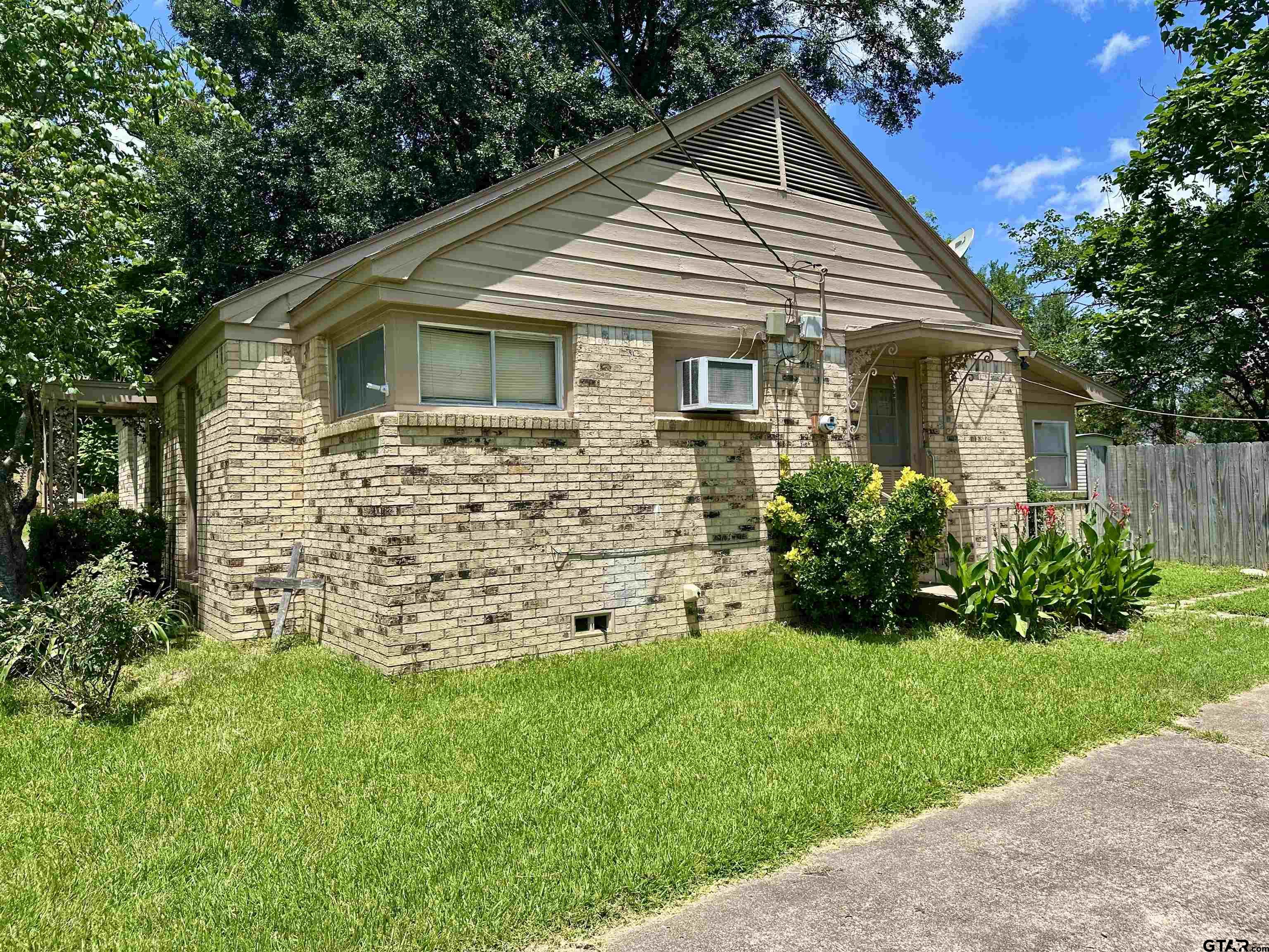 1030 W Kuykendall