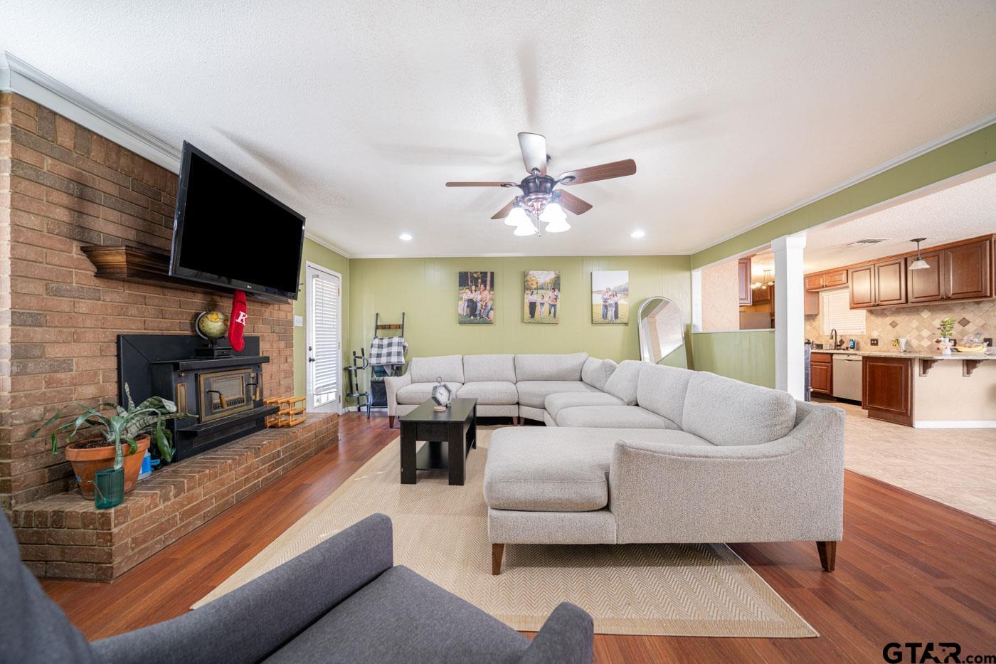 110 Cheryl St