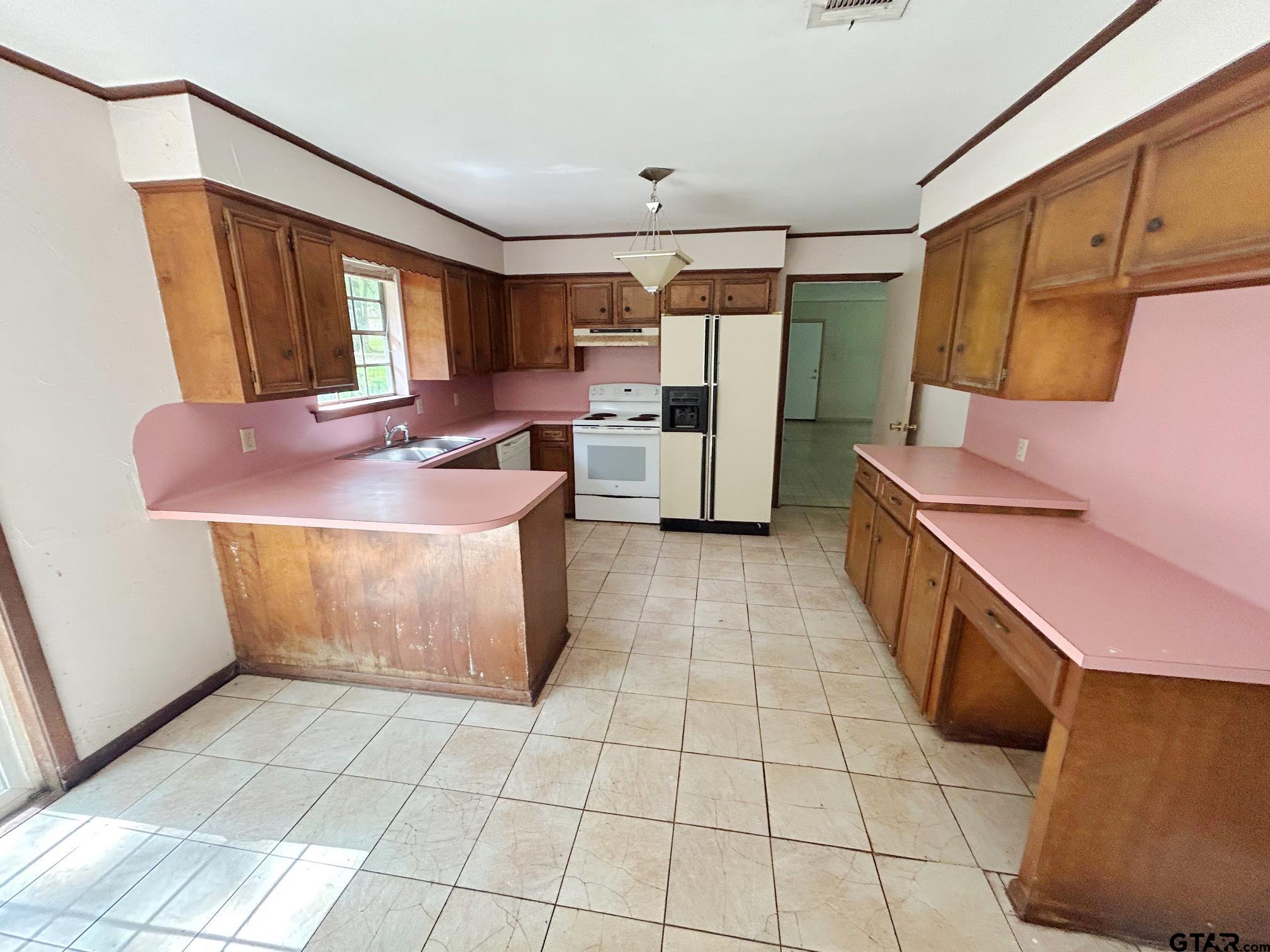 Nacogdoches, Texas 75961, United States, 3 Bedrooms Bedrooms, ,2 BathroomsBathrooms,Residential,Active,171908