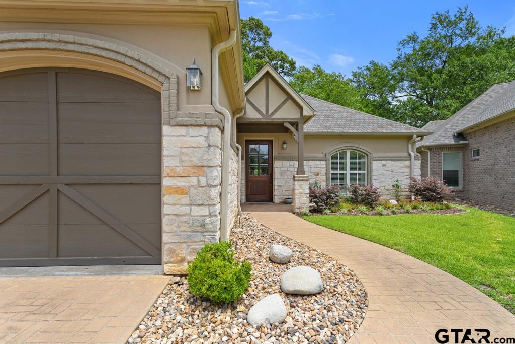 7034 Walden Dr