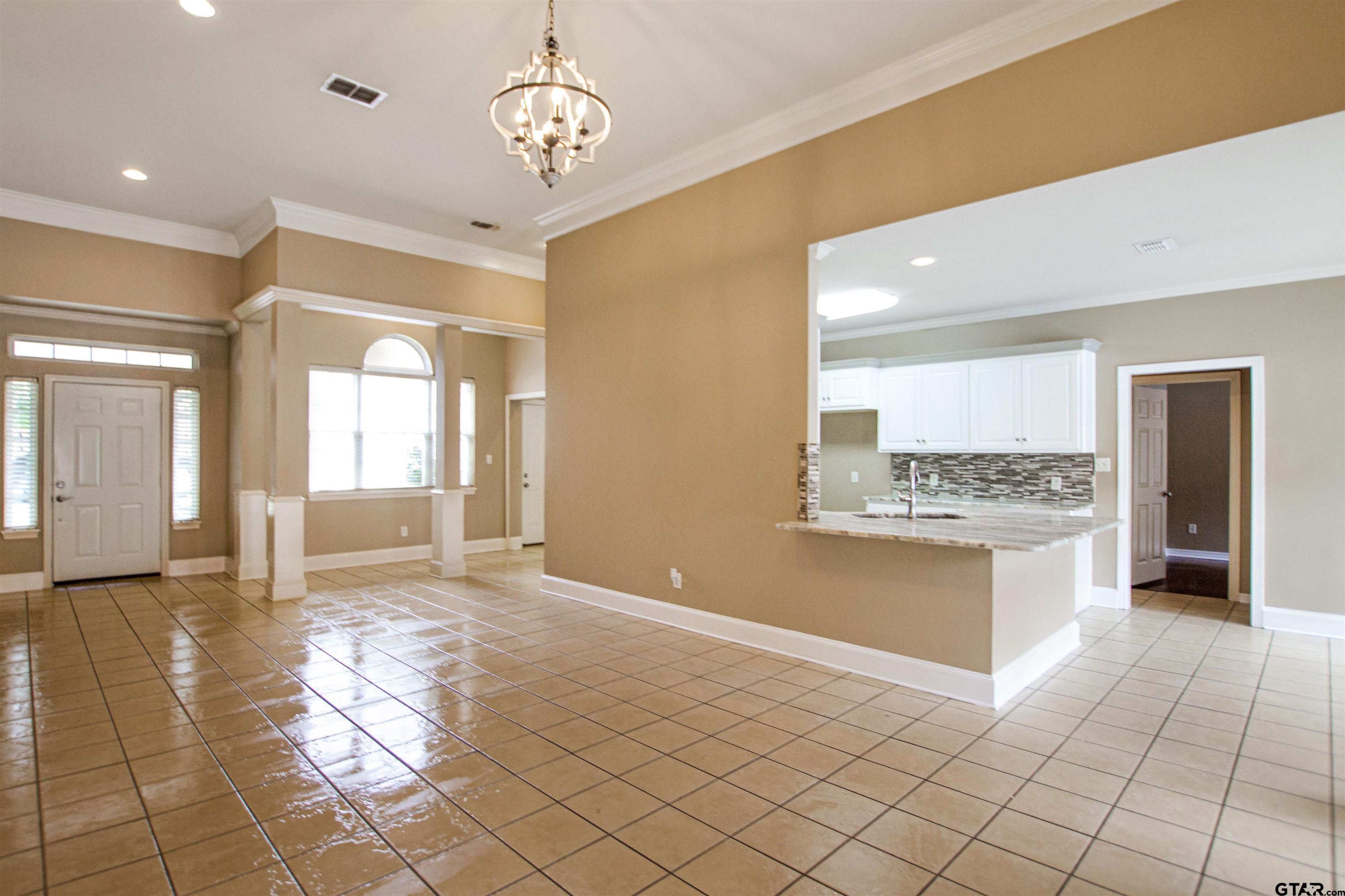 812 Rugby Ln